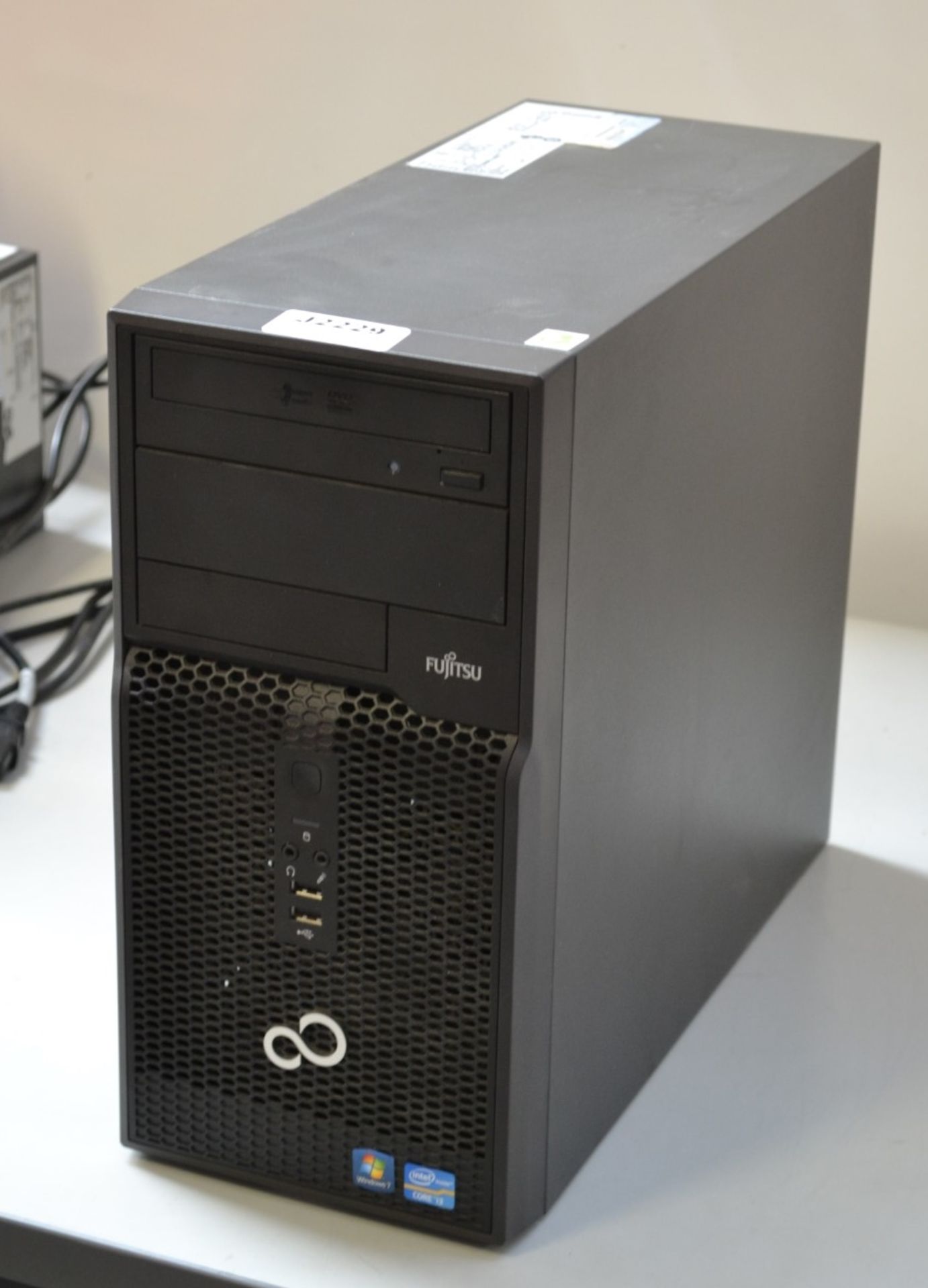 1 x FUJITSU ESPRIMO P400 DESKTOP COMPUTER - Ref J2229 - Image 2 of 4