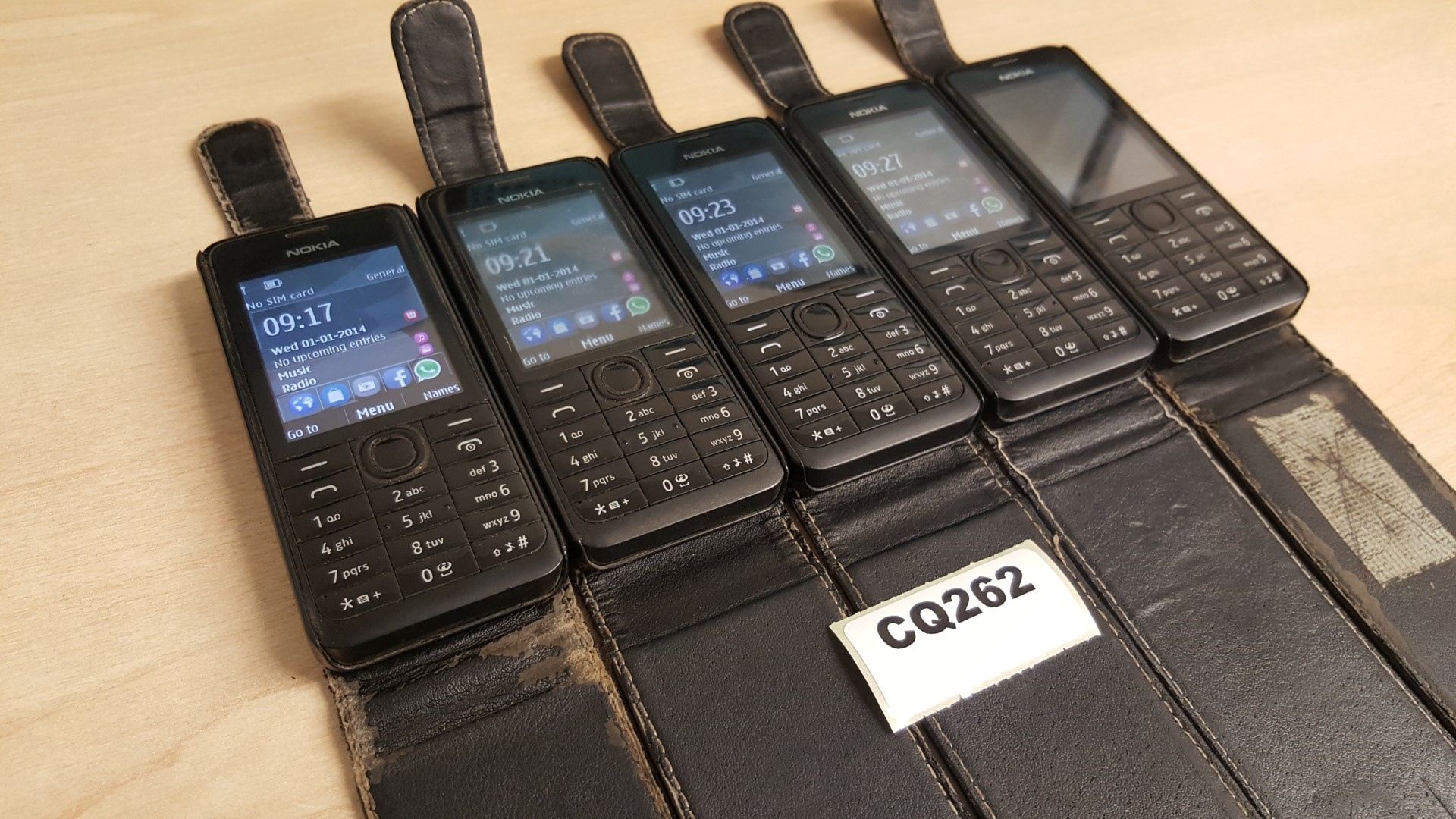 5 x Nokia 301 Mobile Phones With Cases- Ref CQ262 - Image 2 of 2