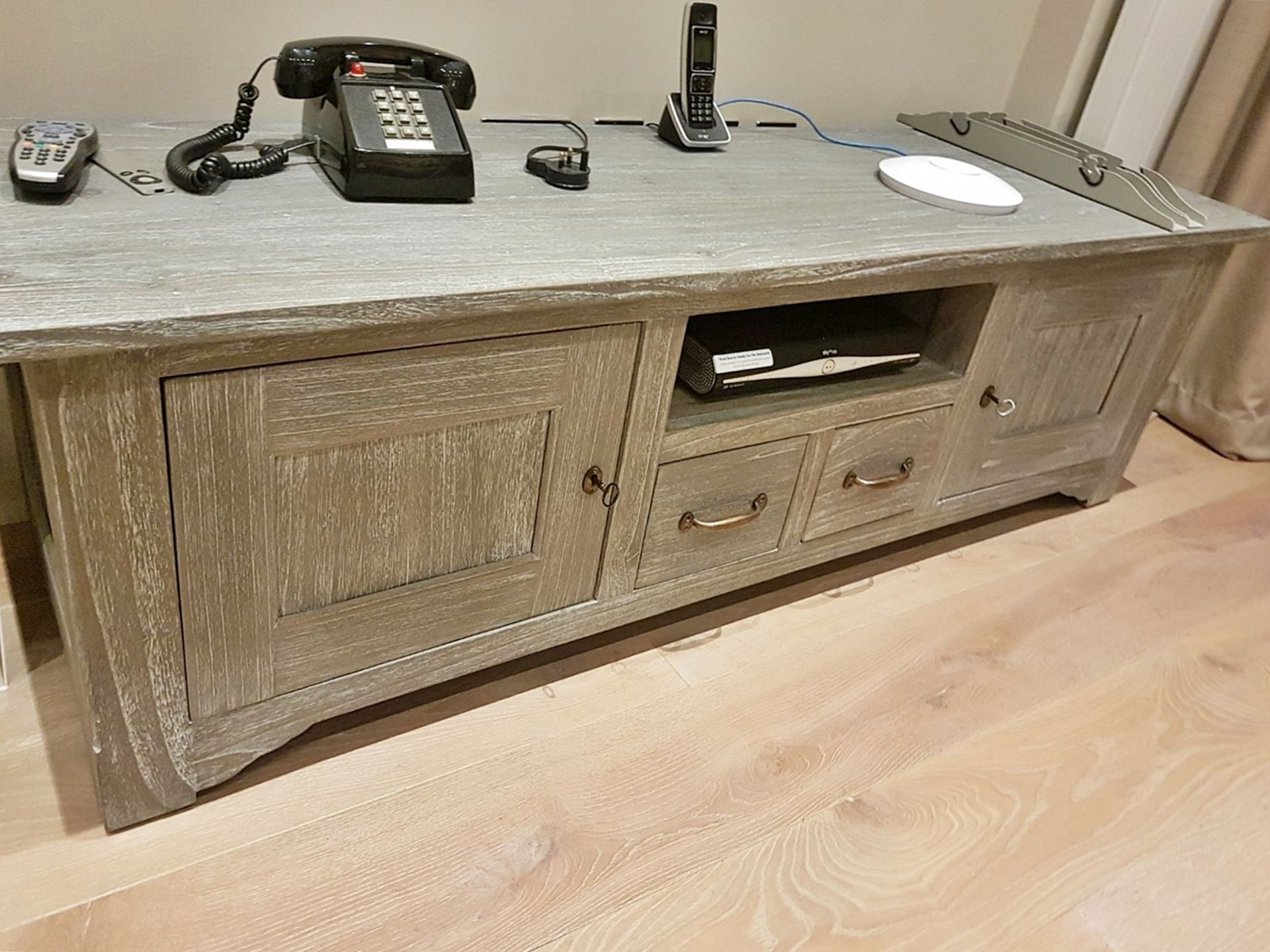 1 x Large Limed Oak 2-Door TV Unit - CL378 - Location: Kensington SW7 - NO VAT