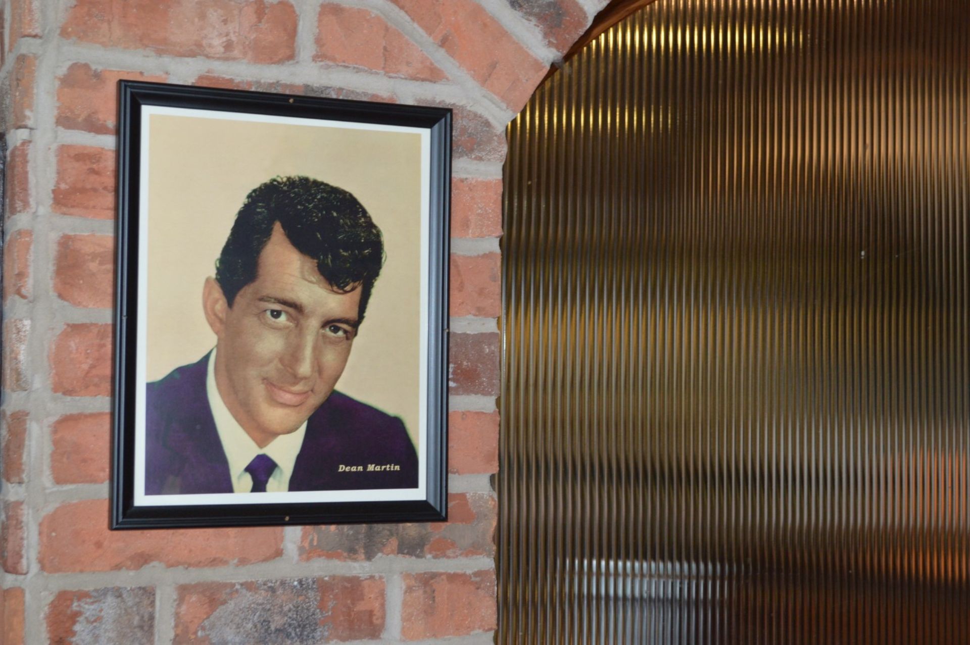 8 x Framed Pictures of Famous American / Italian Celebrities - Includes Dean Martin, Rossano Brazzi,