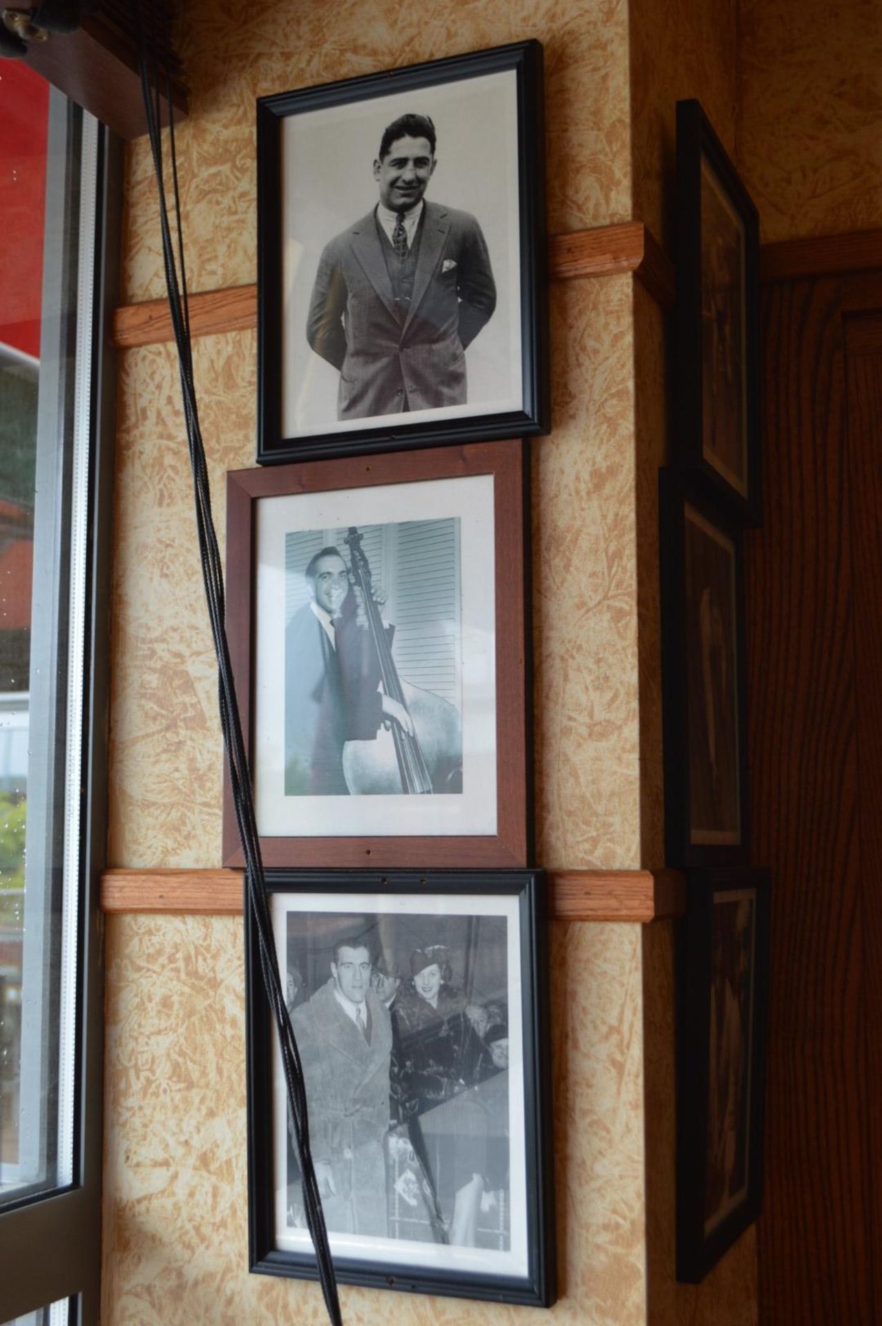 Approx 45 x Various Framed Pictures From American / Italian Themed Restaurant - Various Styles and - Image 16 of 19