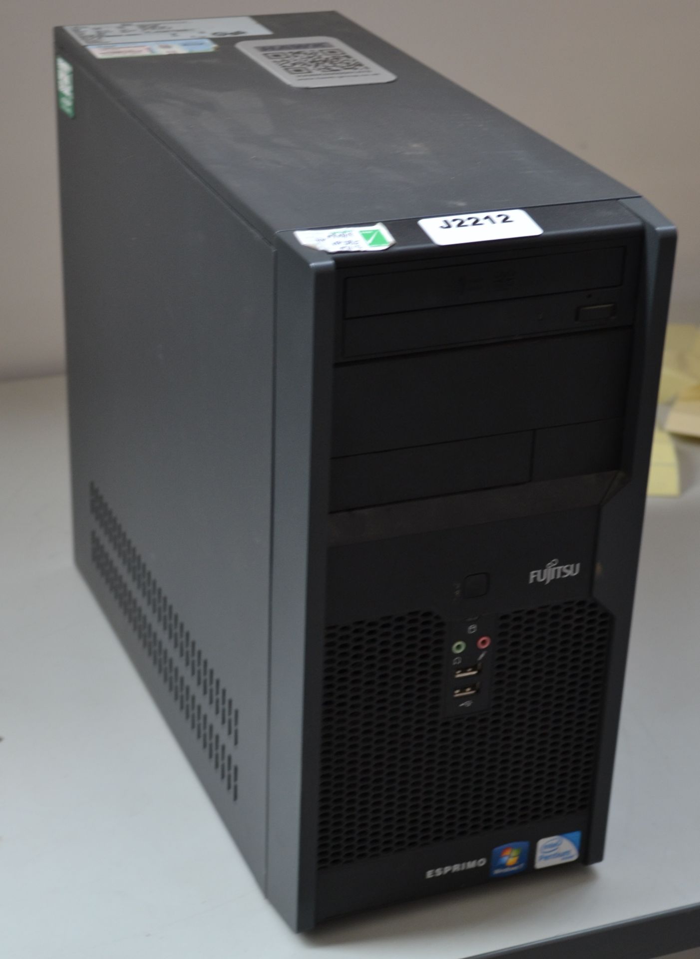 1 x Fujitsu Esprimo P2560 Desktop COMPUTER - Ref J2212 - Image 2 of 4