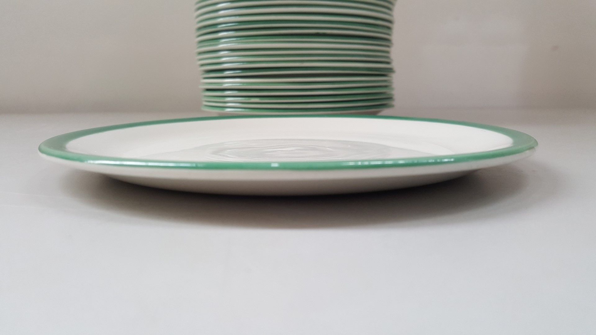 22 x Steelite Coupe Plates White With Green Outline Egde 20CM - Ref CQ281 - Bild 4 aus 4