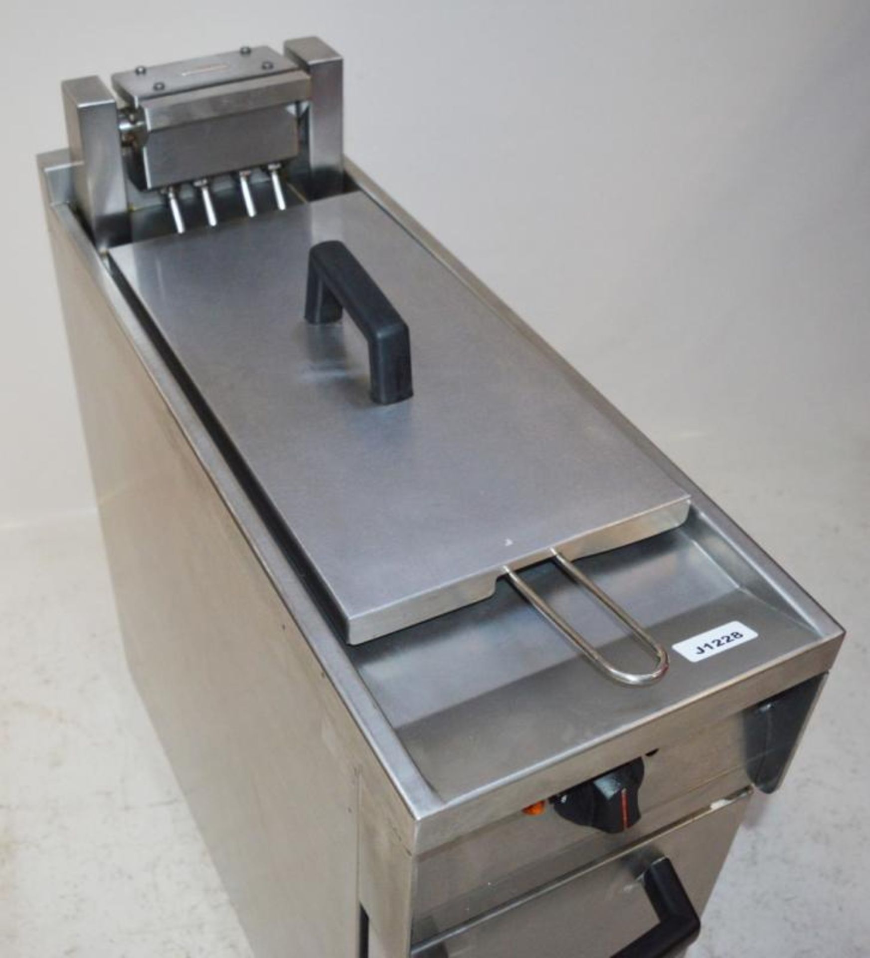 1 x Falcon Dominator E1830 Electric 3 Phase Fryer Cooker - Stainless Steel - H84 x W30 x D77 cms - C - Image 4 of 13