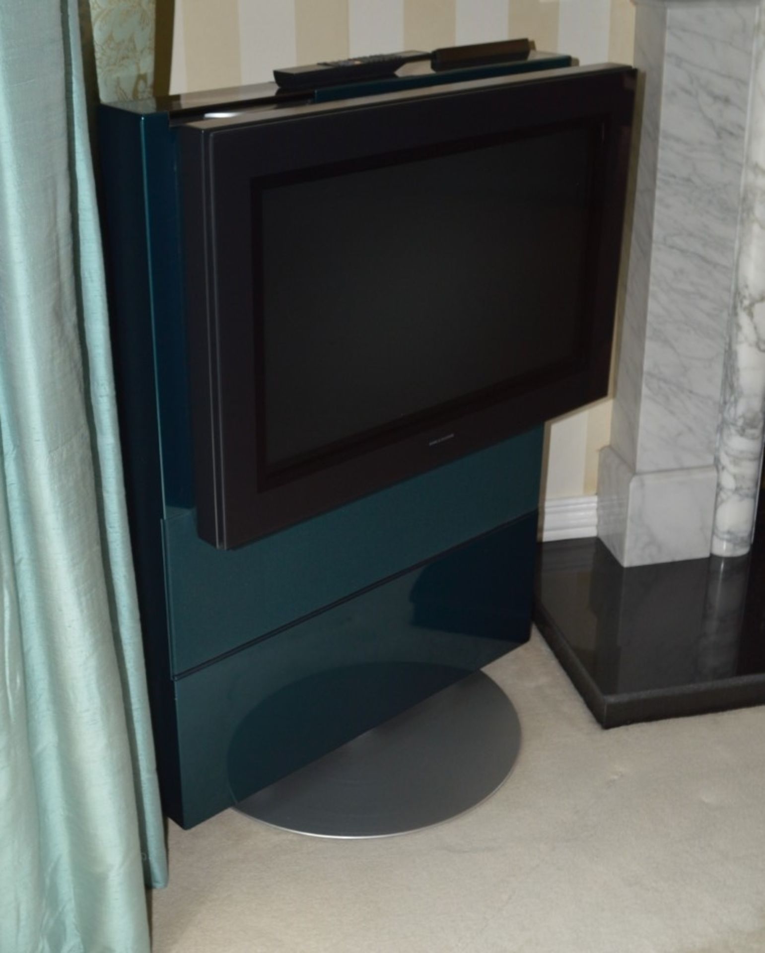 Bang & Olufsen Television and Back Stand - CL368 - Bowdon WA14 - NO VAT - Image 3 of 4