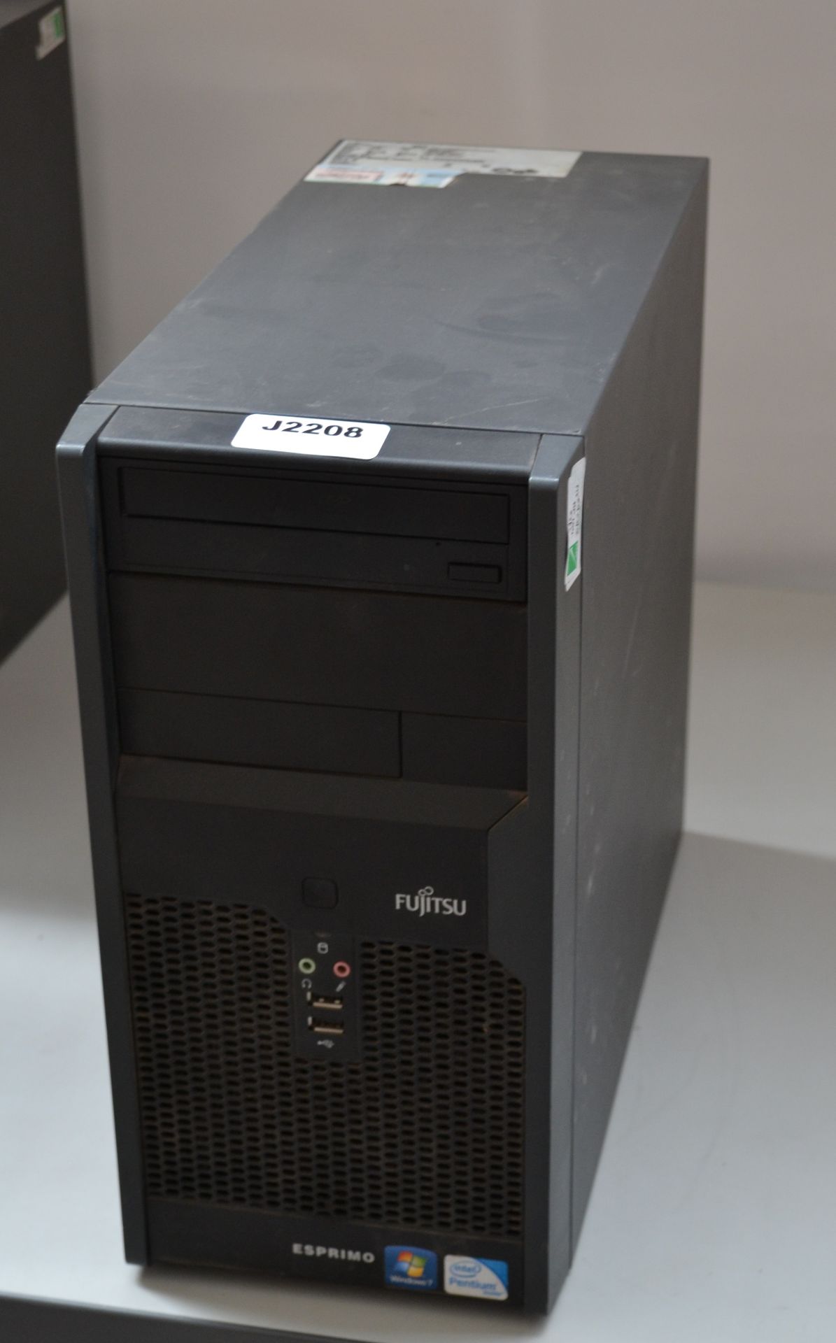 1 x Fujitsu Esprimo P2560 Desktop COMPUTER - Ref J2208