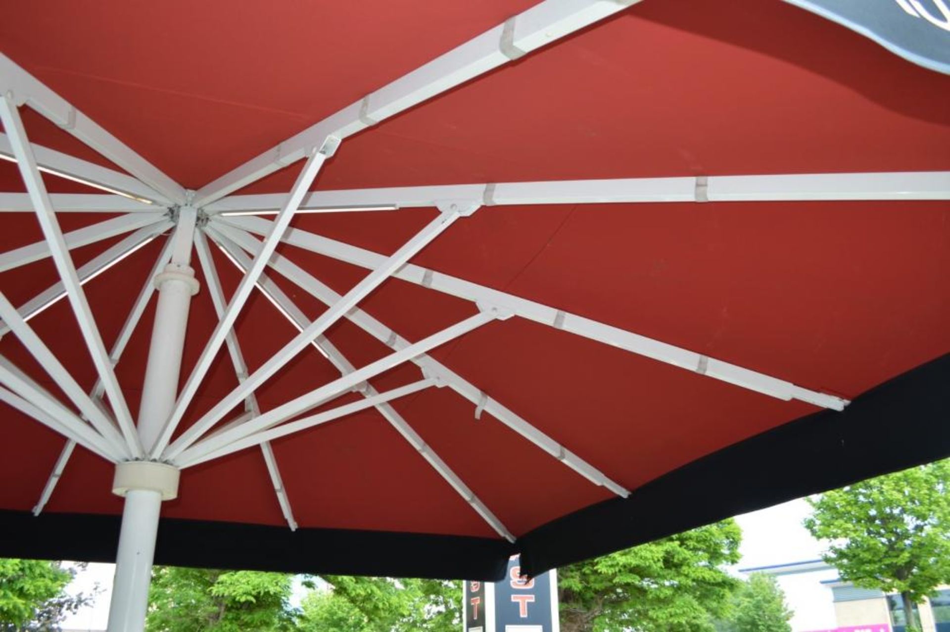 1 x Uhlmann Giant Outdoor Parasol Cantilever Umbrella H330 x W480 x D480 cms - CL390 - Location: - Image 4 of 10