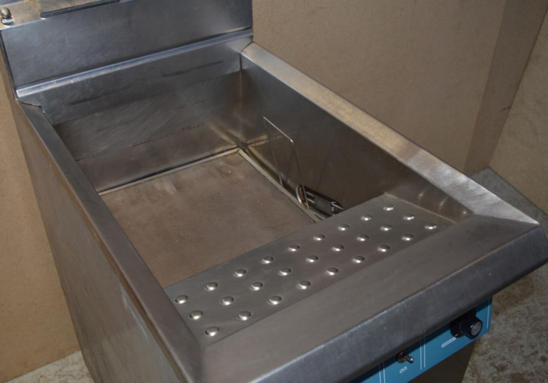 1 x Blue Seal G41-M Manual Single Tank Gas Fryer - H112 x W48 x D81 cms - CL232 - Ref JP380 - Locati - Image 3 of 6