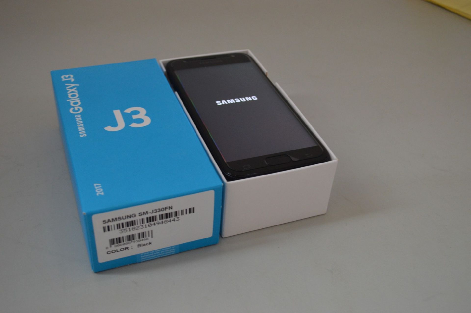 1 x Samsung Galaxy J3 (2017) Black Smartphone - Ref RB003 - Image 2 of 3