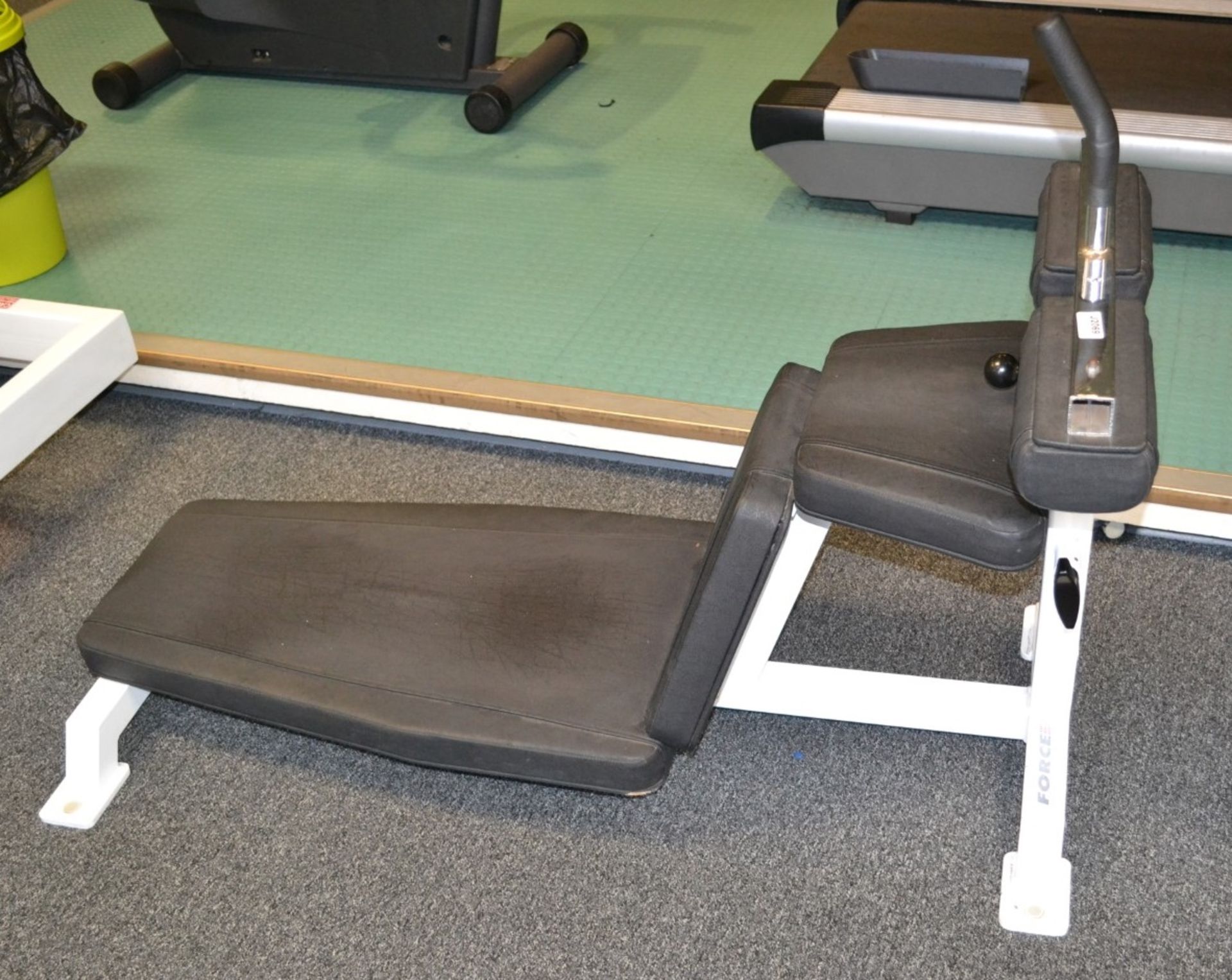 1 x Force Fitness Bench - Dimensions: H80 x W65 x L130 - Ref: J2069/1FG - CL356 - Location: