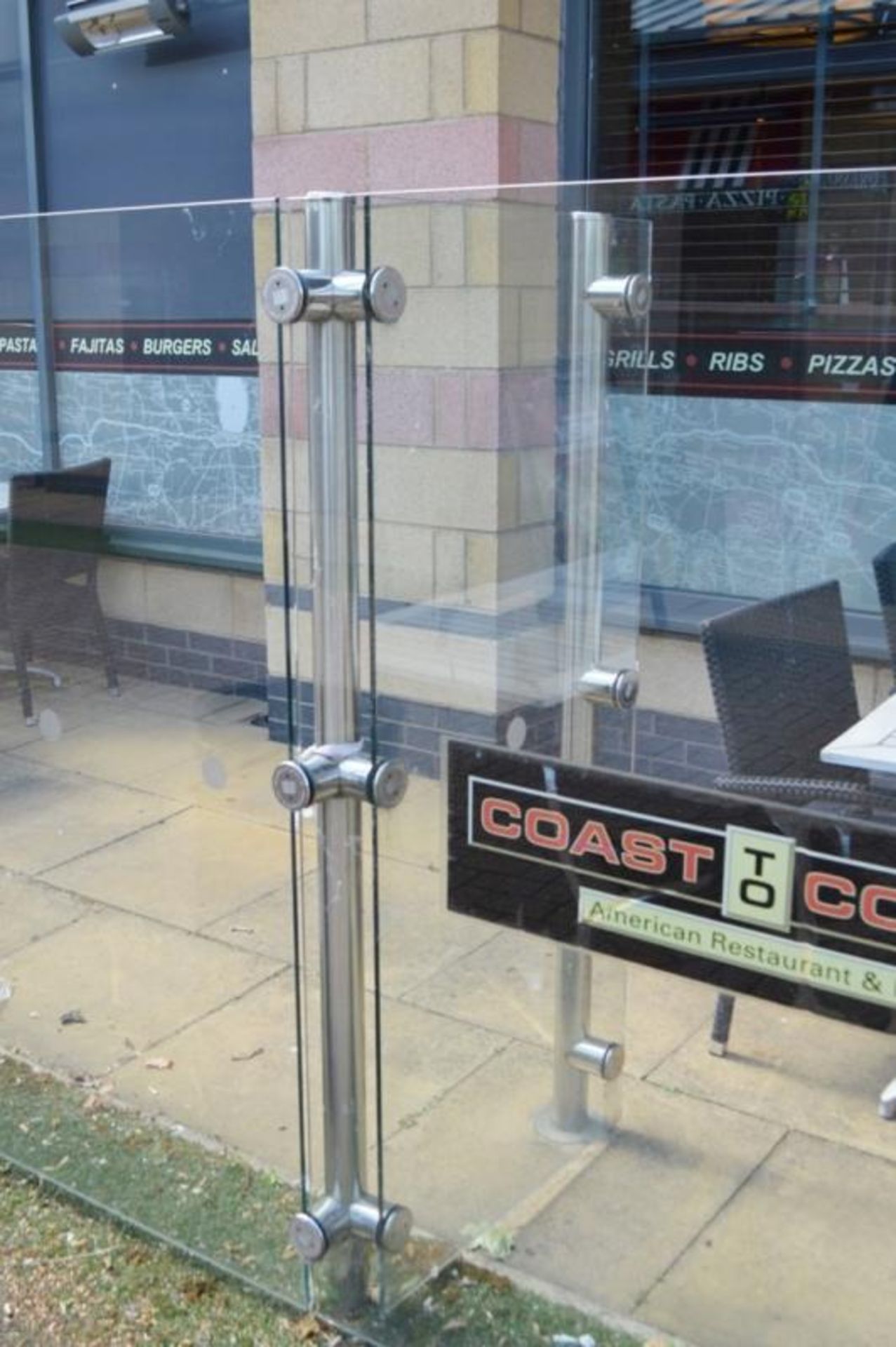 1 x Large Collection of Breezefree Outdoor Glass Partitioning With Chrome Posts - CL390 - - Image 5 of 6