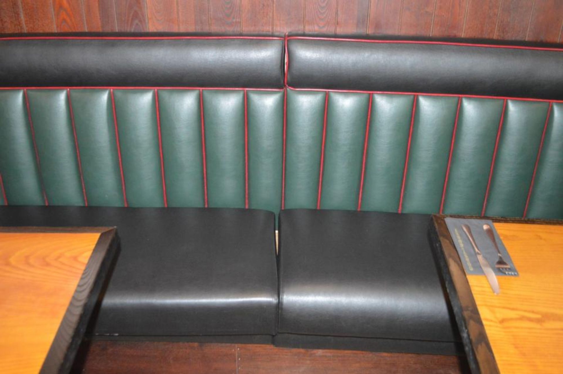1 x Long Banquet Seating Bench - Features a Leather Upholstery With Green Backrests, Black Seat - Image 5 of 5