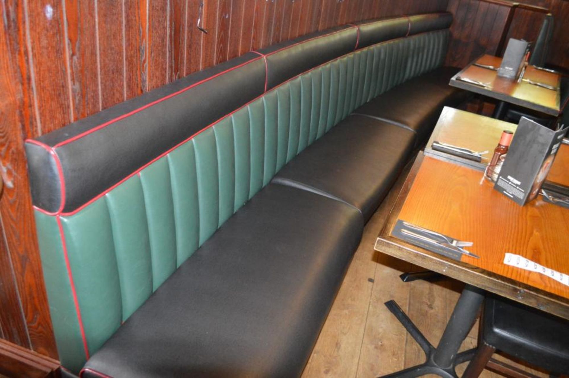 1 x Long Banquet Seating Bench - Features a Leather Upholstery With Green Backrests, Black Seat - Image 2 of 5