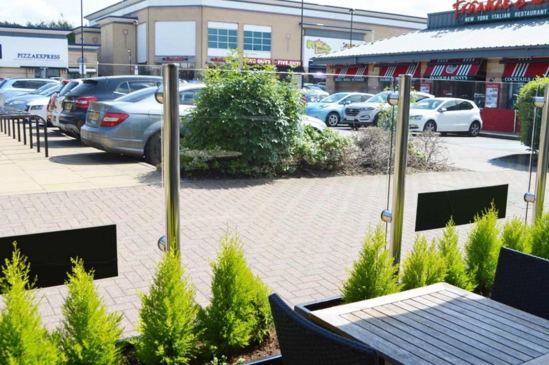 1 x Large Collection of Breezefree Outdoor Glass Partitioning With Chrome Posts - CL390 - - Image 4 of 6