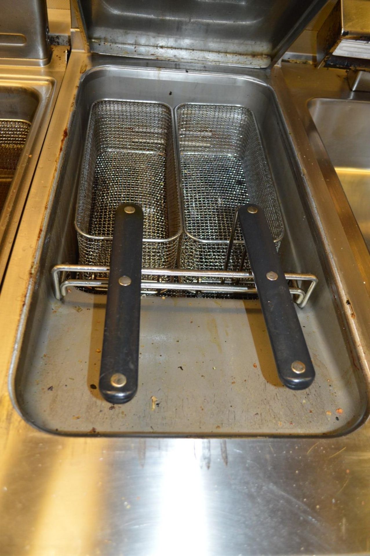 1 x Commercial Stainless Steel Angelo Po Twin Basket Electric Fryer - H95 x W40 x D90 cms - Ref - Image 6 of 6