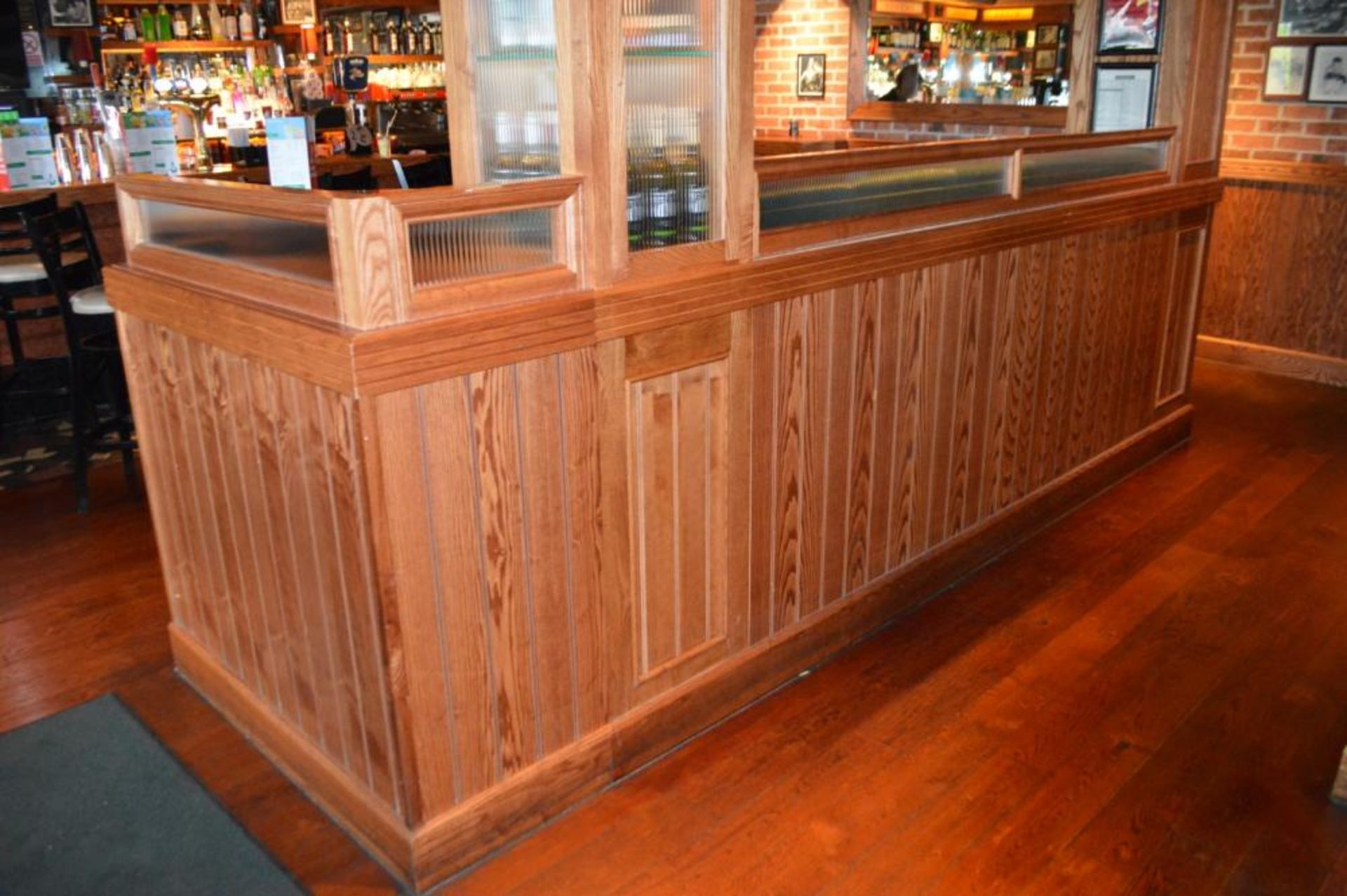 1 x Bar Restaurant Room Partition With Seating Bench, Pillar, Wine Cabinet and Foot Rest - Overall S - Bild 21 aus 21