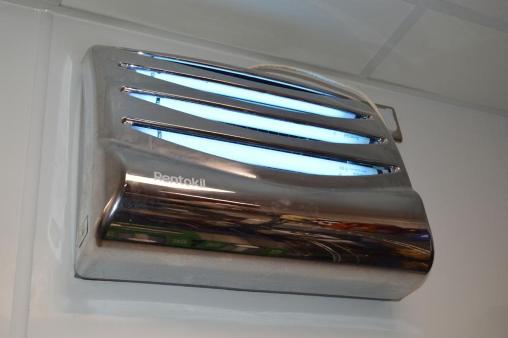 2 x Rentokill Chrome Wall Mounted Fly Zappers - CL390 - Location: Sheffield S9This lot will incur - Bild 2 aus 2