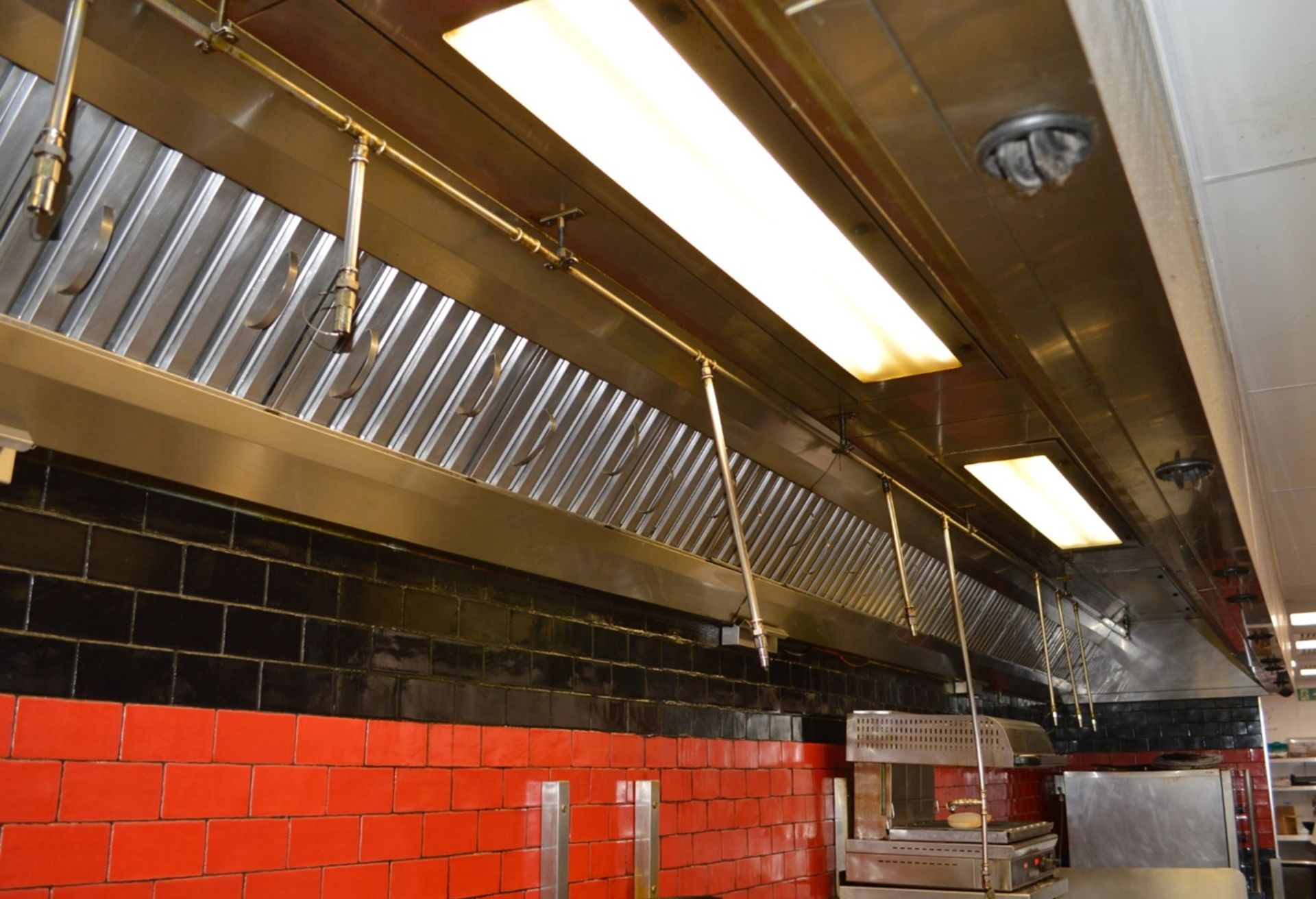 1 x Commercial Stainless Steel Kitchen Extractor Canopy - 30ft Length - H50 x W880 x D140 cms - - Image 6 of 6