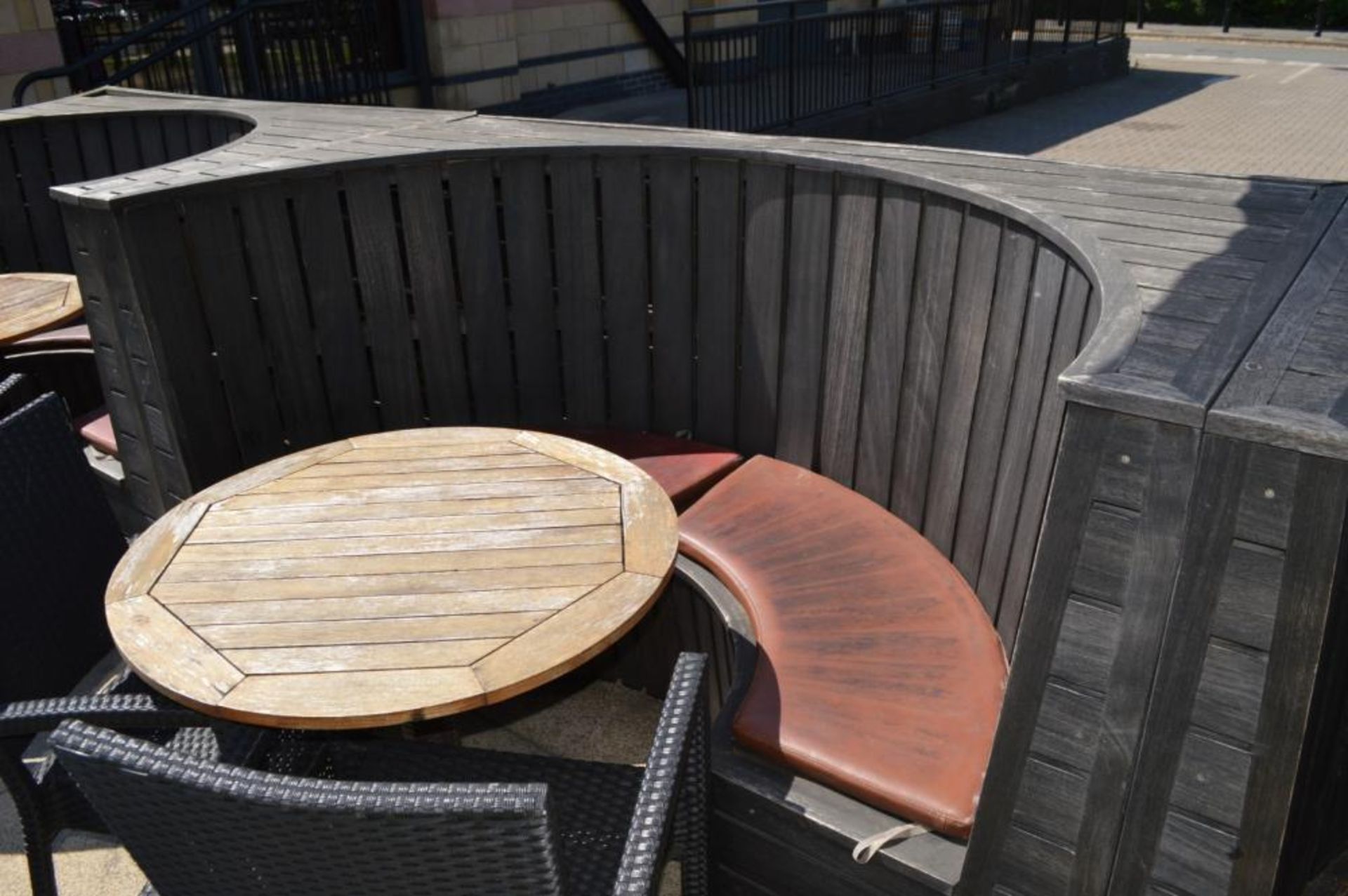 2 x Wooden Outdoor Seating Booths - Each Measure H111 x W203 x D106 cms - CL390 - Location: - Image 7 of 8