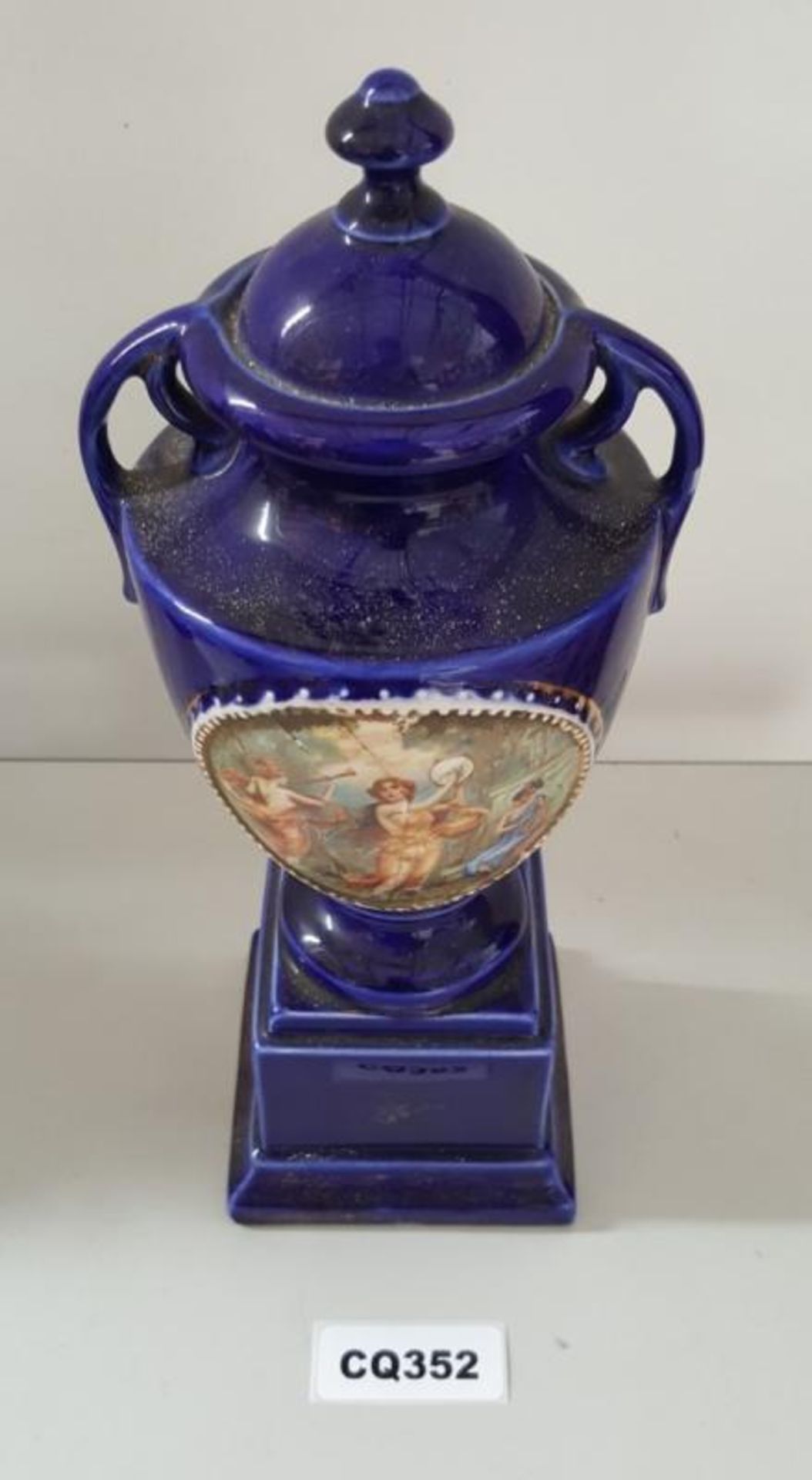 1 x Empire Stoke On Trent Blue Porcelain Trophy Shapped Ornament - Ref CQ352 E - Dimensions:H30/L11c - Image 3 of 4
