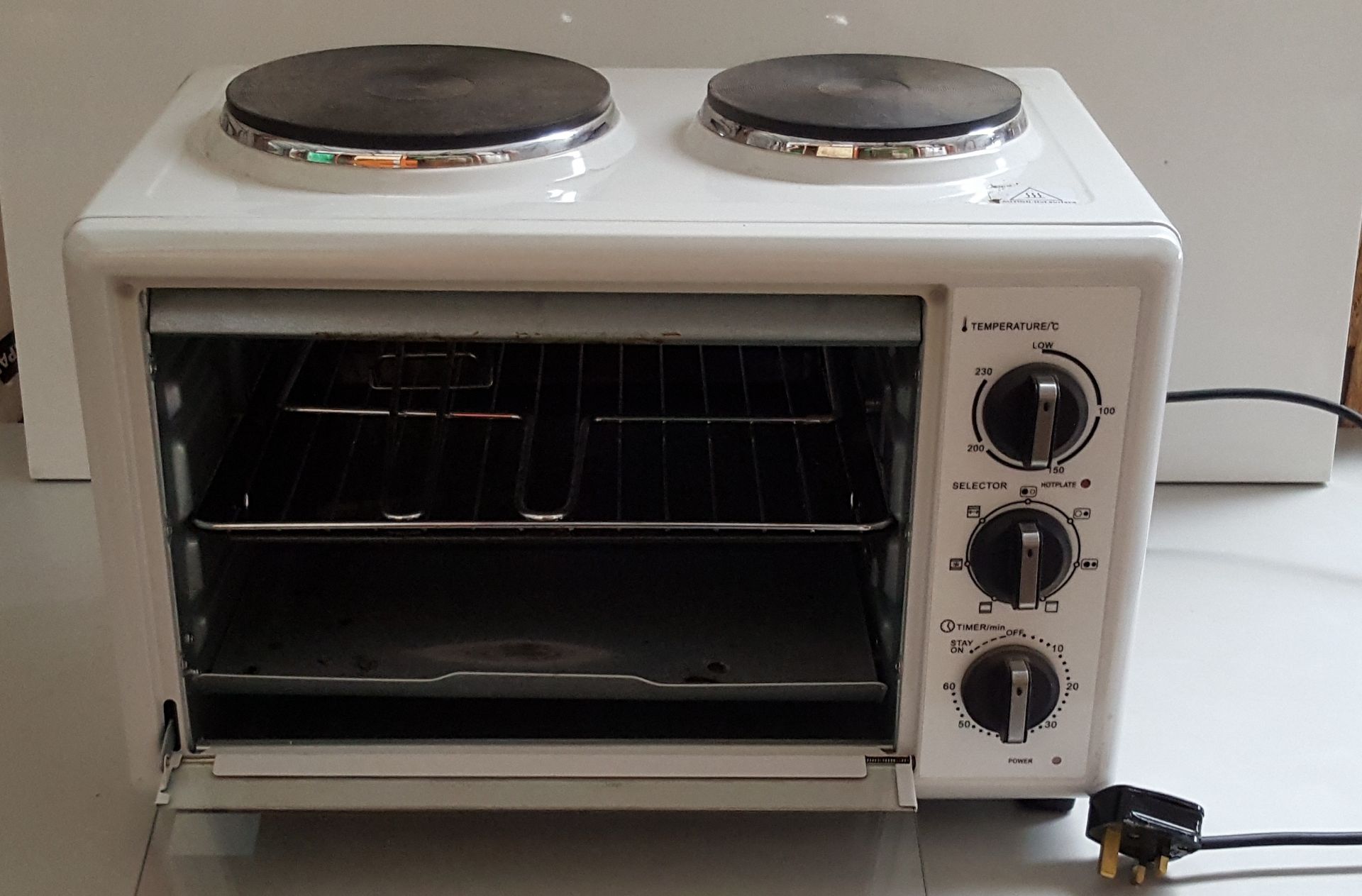 1 x Cookworks Mini Oven Dual Hobs 1750W KH-H28RC-10Skh - Ref RC141  - CL011 - Location: Altrincham - Image 3 of 4