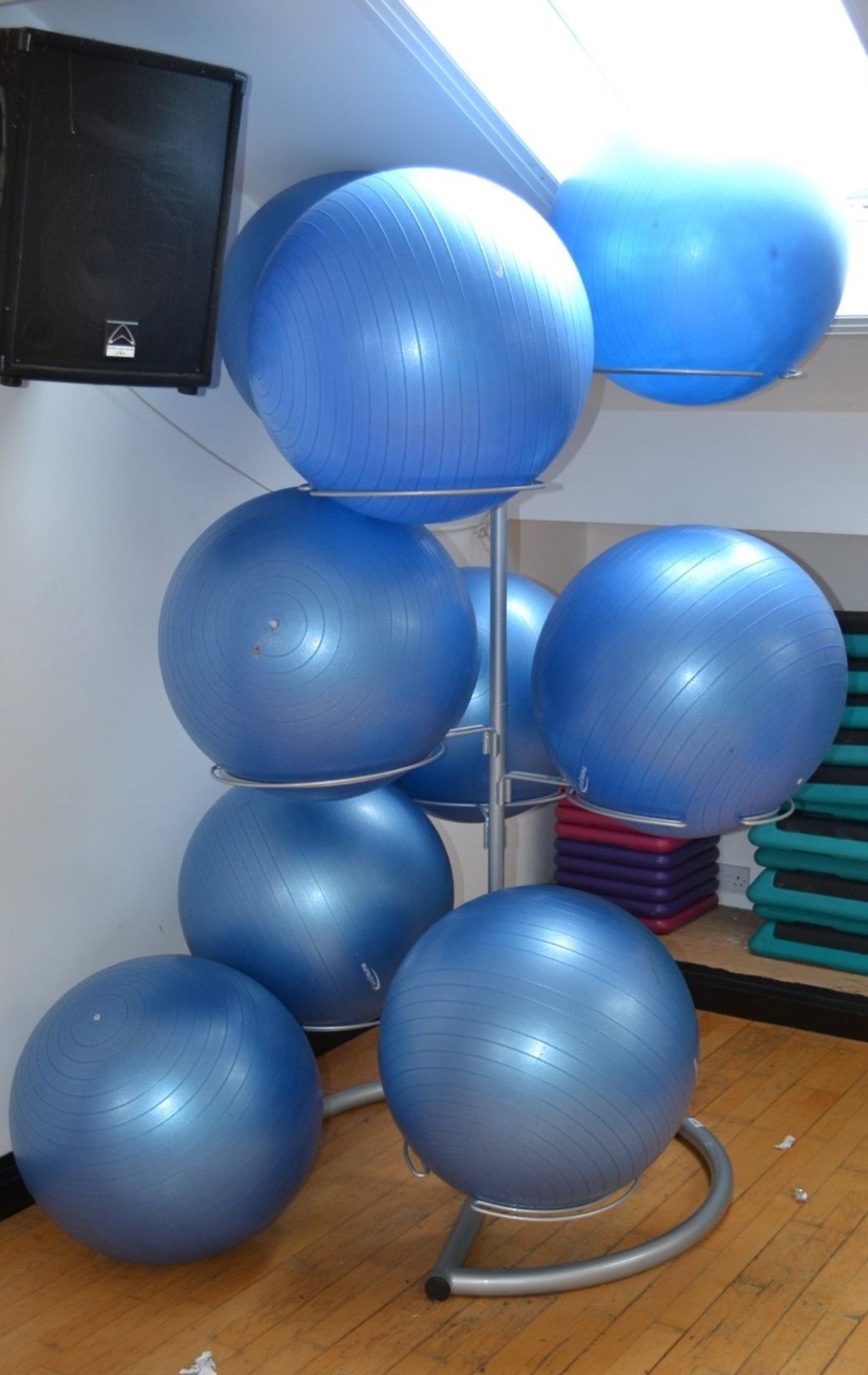 1 x Exercise Ball Holder With 9 x Exercise Balls - Dimensions: H180 x L100cm - Ref: J2011/1FDS - - Image 3 of 3