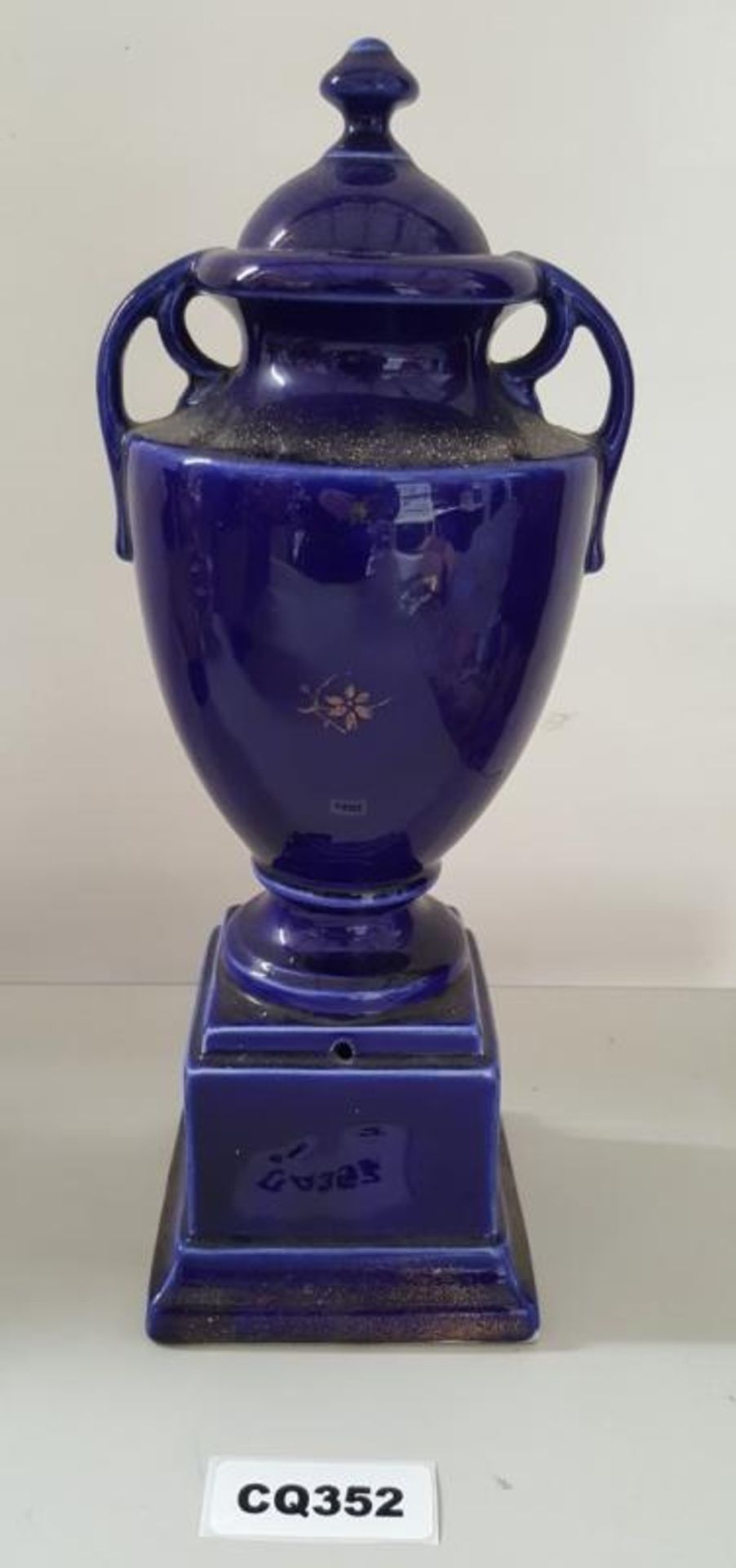 1 x Empire Stoke On Trent Blue Porcelain Trophy Shapped Ornament - Ref CQ352 E - Dimensions:H30/L11c - Image 2 of 4