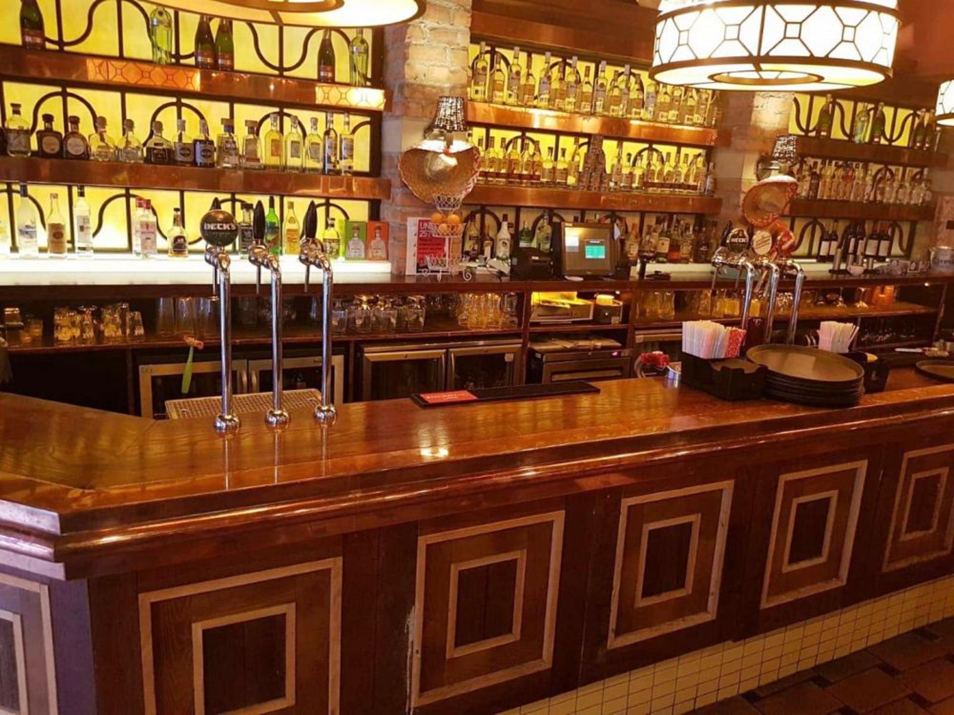 1 x Pub / Restaurant Bar From Mexican Themed Restaurant - Includes Both Front Counter, Back Unit And - Bild 9 aus 11