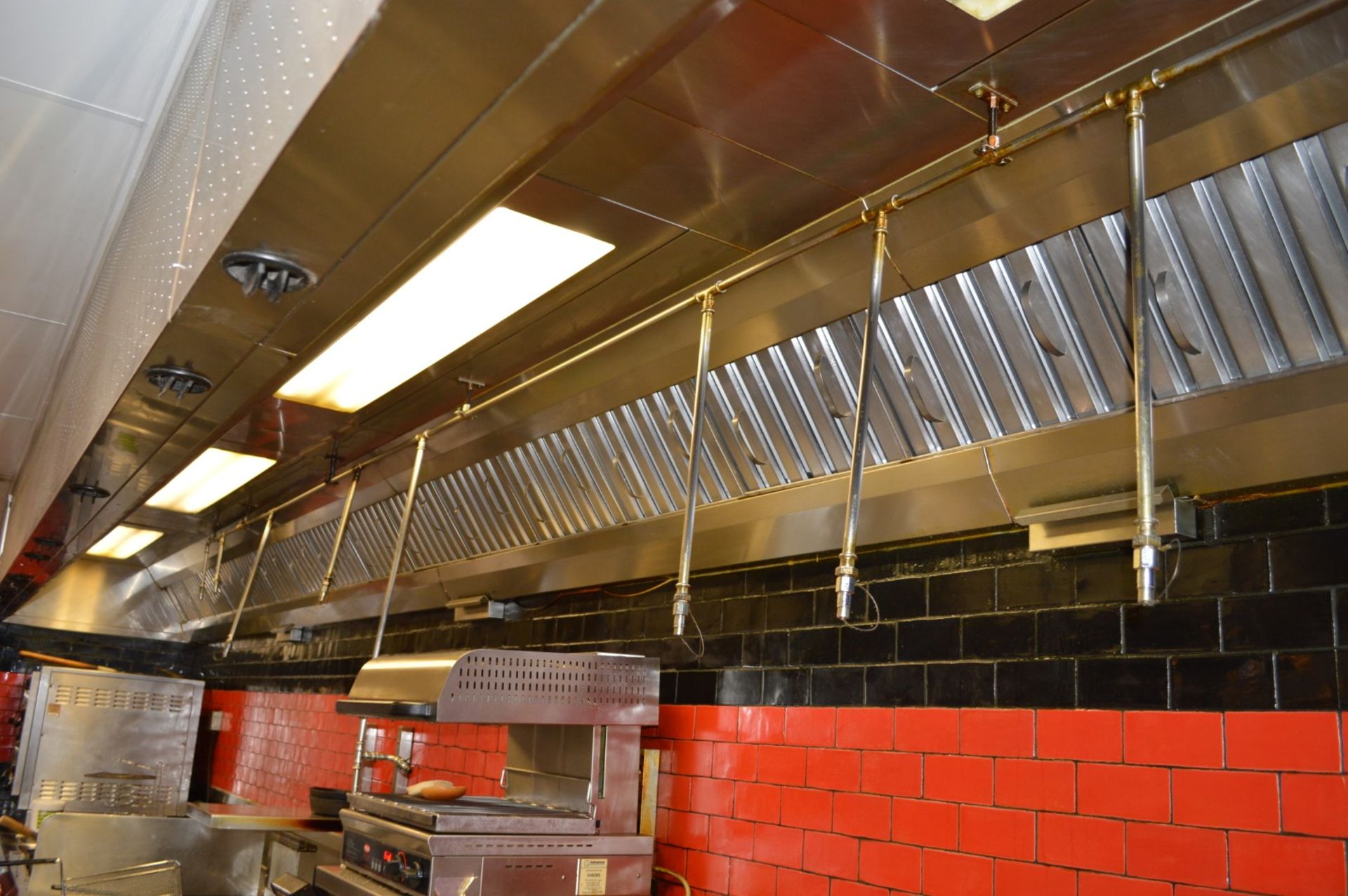 1 x Commercial Stainless Steel Kitchen Extractor Canopy - 30ft Length - H50 x W880 x D140 cms - - Image 2 of 6