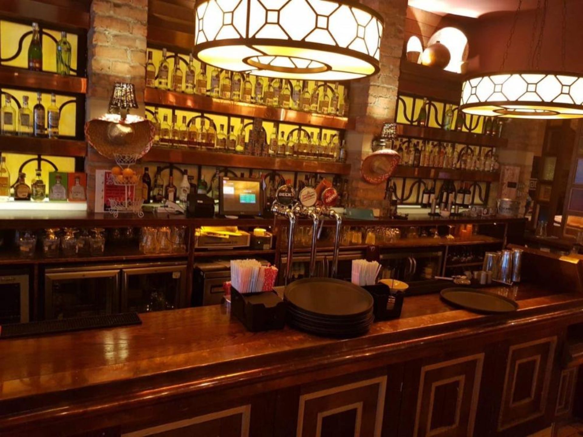 1 x Pub / Restaurant Bar From Mexican Themed Restaurant - Includes Both Front Counter, Back Unit And - Bild 10 aus 11