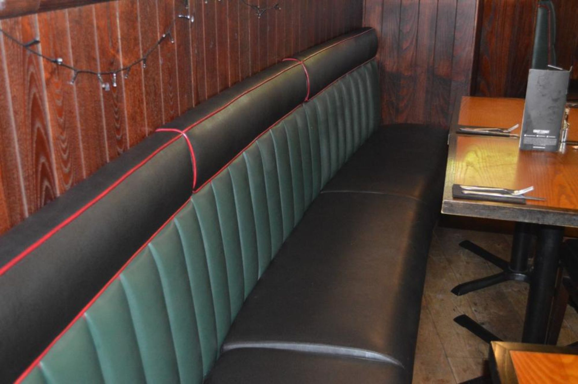 1 x Long Banquet Seating Bench - Features a Leather Upholstery With Green Backrests, Black Seat - Image 4 of 5