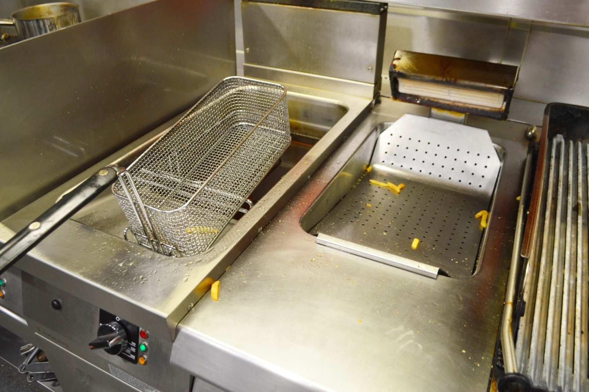 1 x Angelo Po Twin Basket Fryer - Stainless Steel Finish - 40cm Width - CL390 - Location: - Image 2 of 3