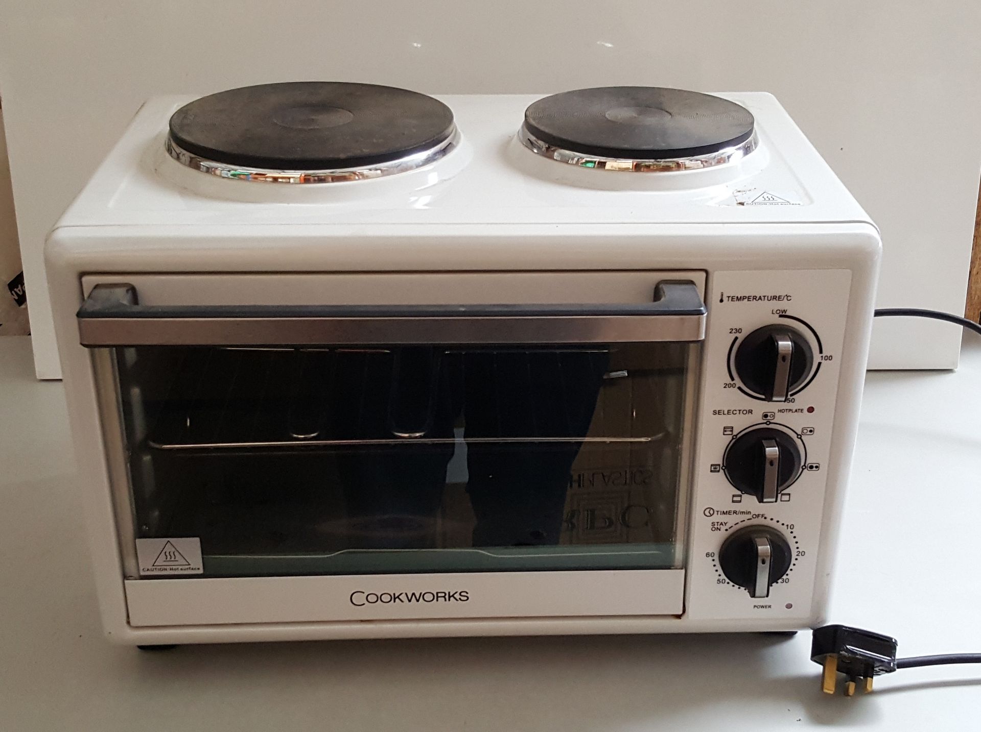 1 x Cookworks Mini Oven Dual Hobs 1750W KH-H28RC-10Skh - Ref RC141  - CL011 - Location: Altrincham