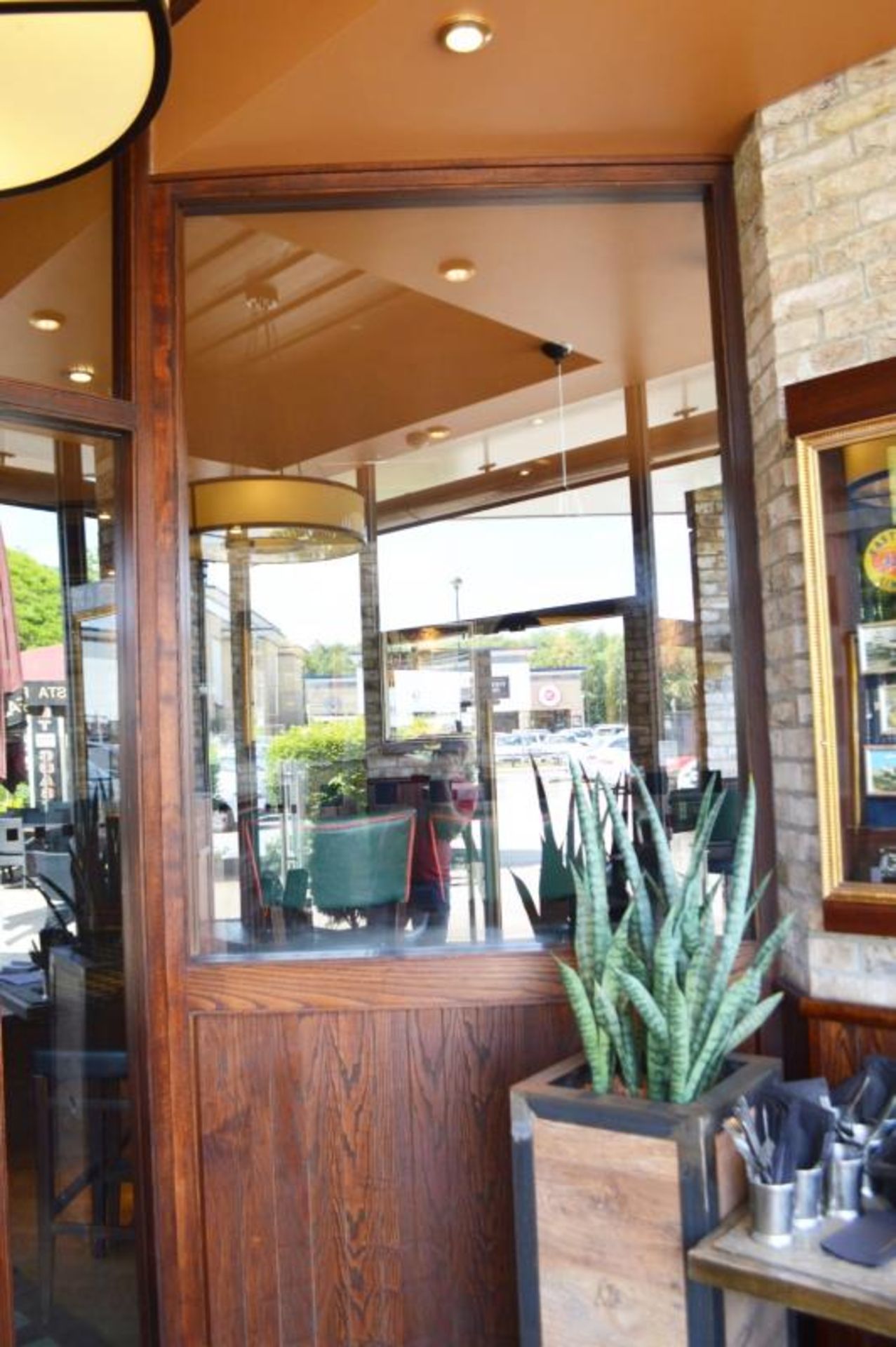 1 x Internal Vestibule Door Enterance With Mahogany Finish and Brass Accessories Including Door - Image 5 of 8