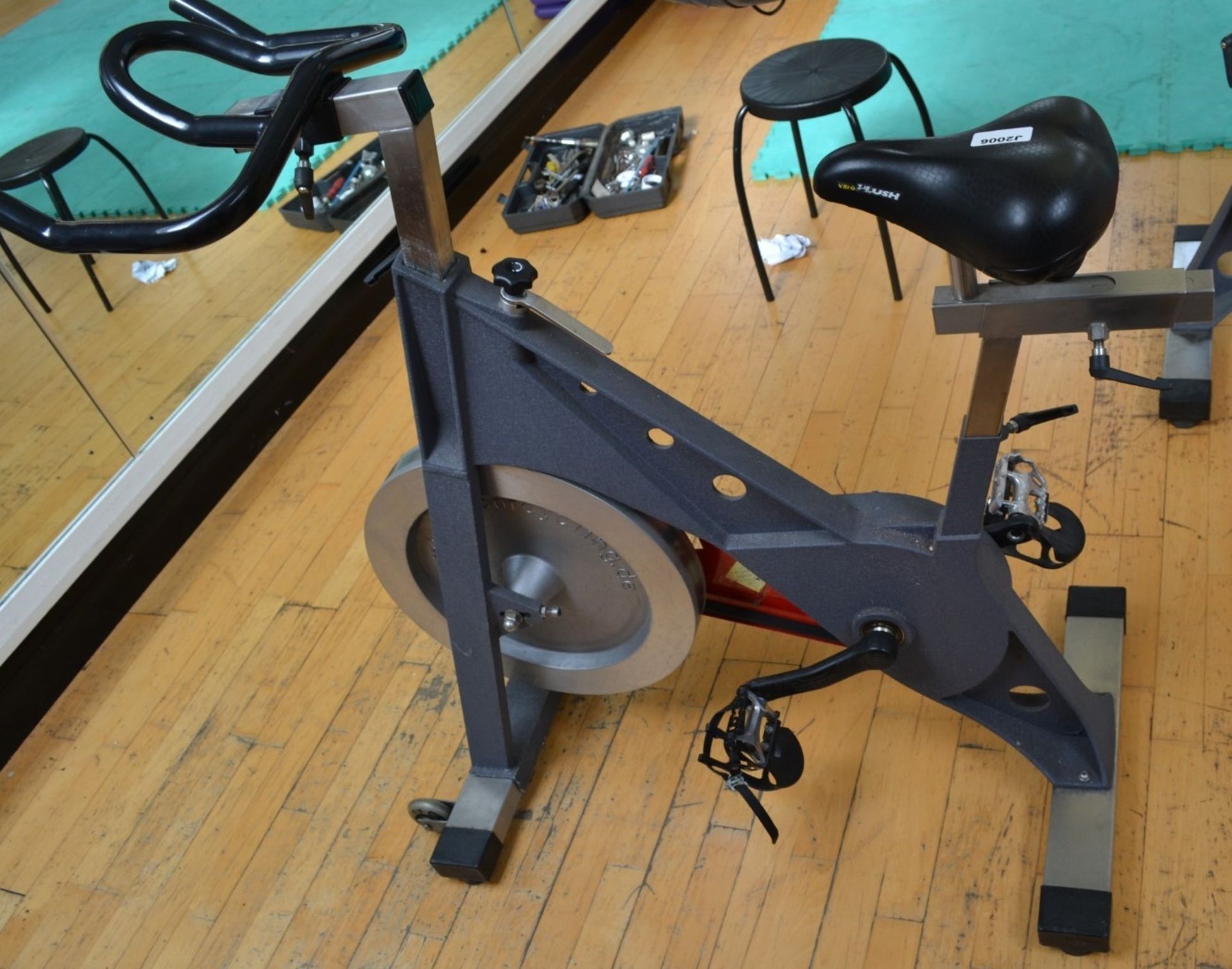 1 x TRUE Indoor Cycling Spin Bike With Adjustable Bars and Seat - Dimensions: L100cm x H100cm