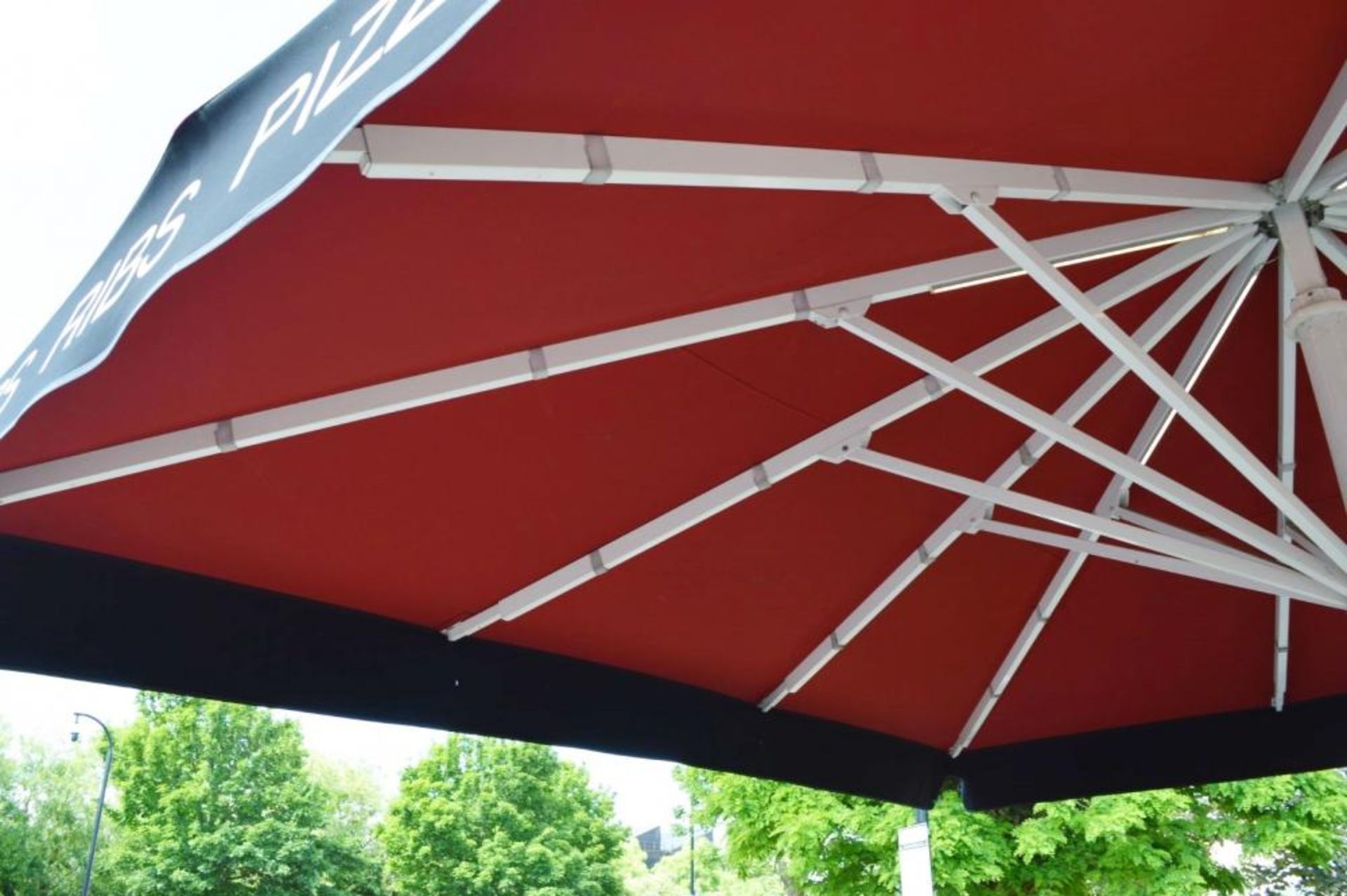 1 x Uhlmann Giant Outdoor Parasol Cantilever Umbrella H330 x W480 x D480 cms - CL390 - Location: - Image 6 of 10