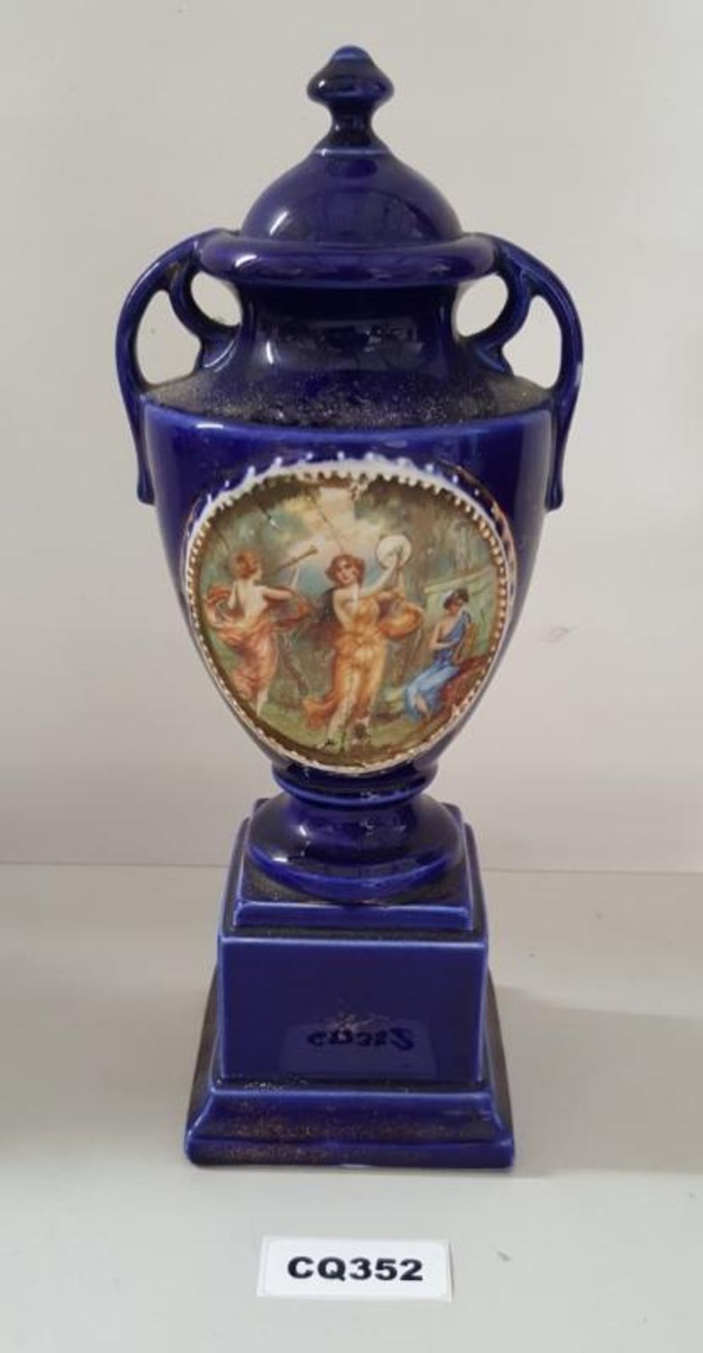 1 x Empire Stoke On Trent Blue Porcelain Trophy Shapped Ornament - Ref CQ352 E - Dimensions:H30/L11c