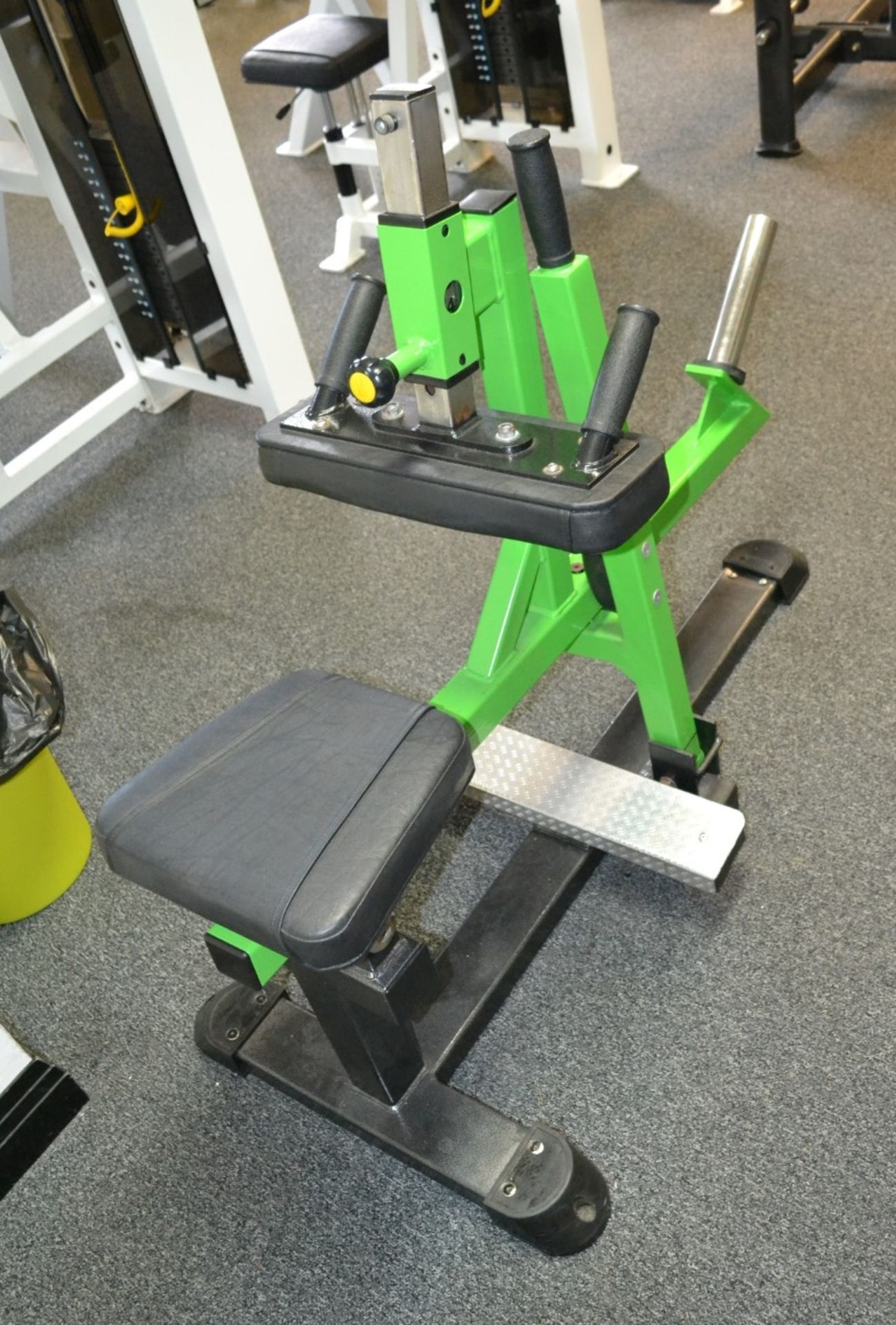 1 x Plate Loaded Leg Excercise Machine - Dimensions: H130 x W50 x L130cm - Ref: J2098/GFG -