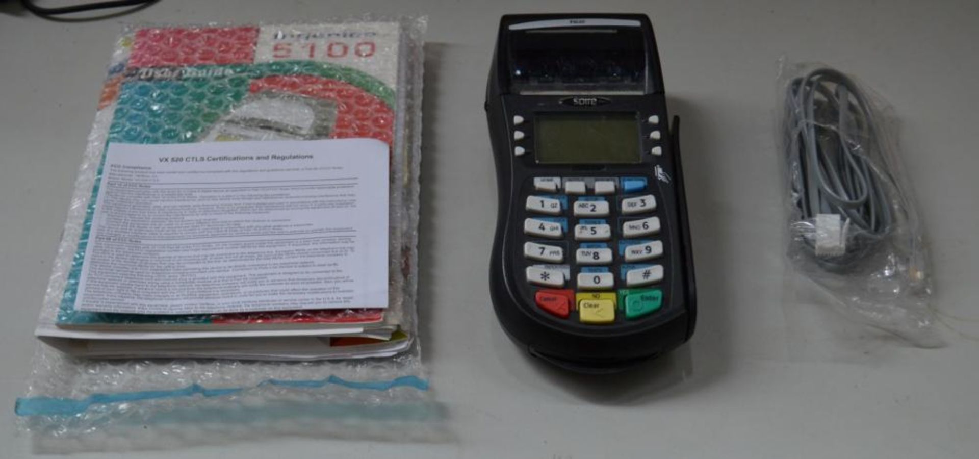 1 x Verifone VX-520 CTLS Card Processor Chip Reader - Ref TP353 - CL394 - Location: Altrincham WA14