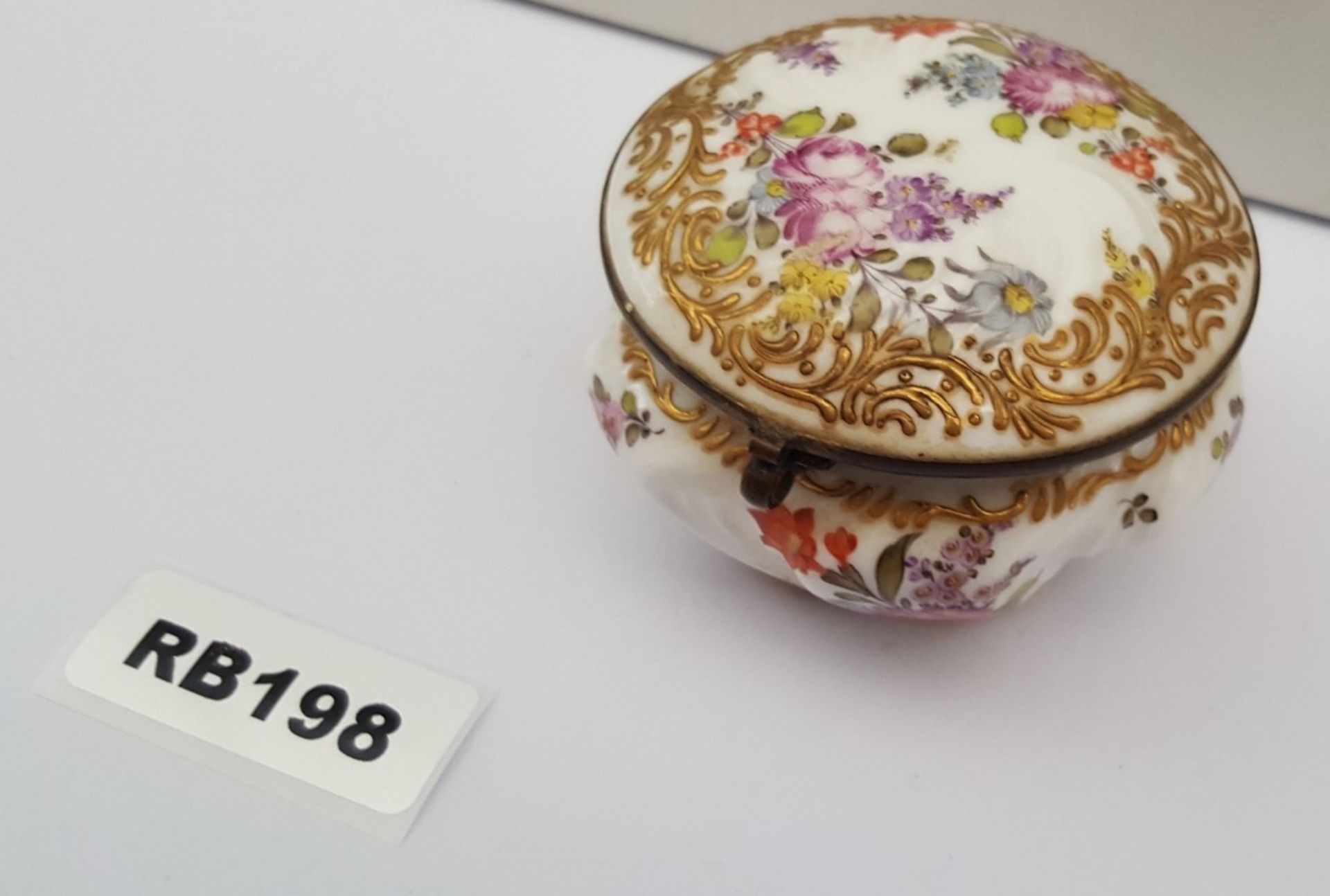 1 x VINTAGE FLOWER DESIGN PORCELAIN JEWELLERY POT - Ref RB198 I - Image 2 of 4