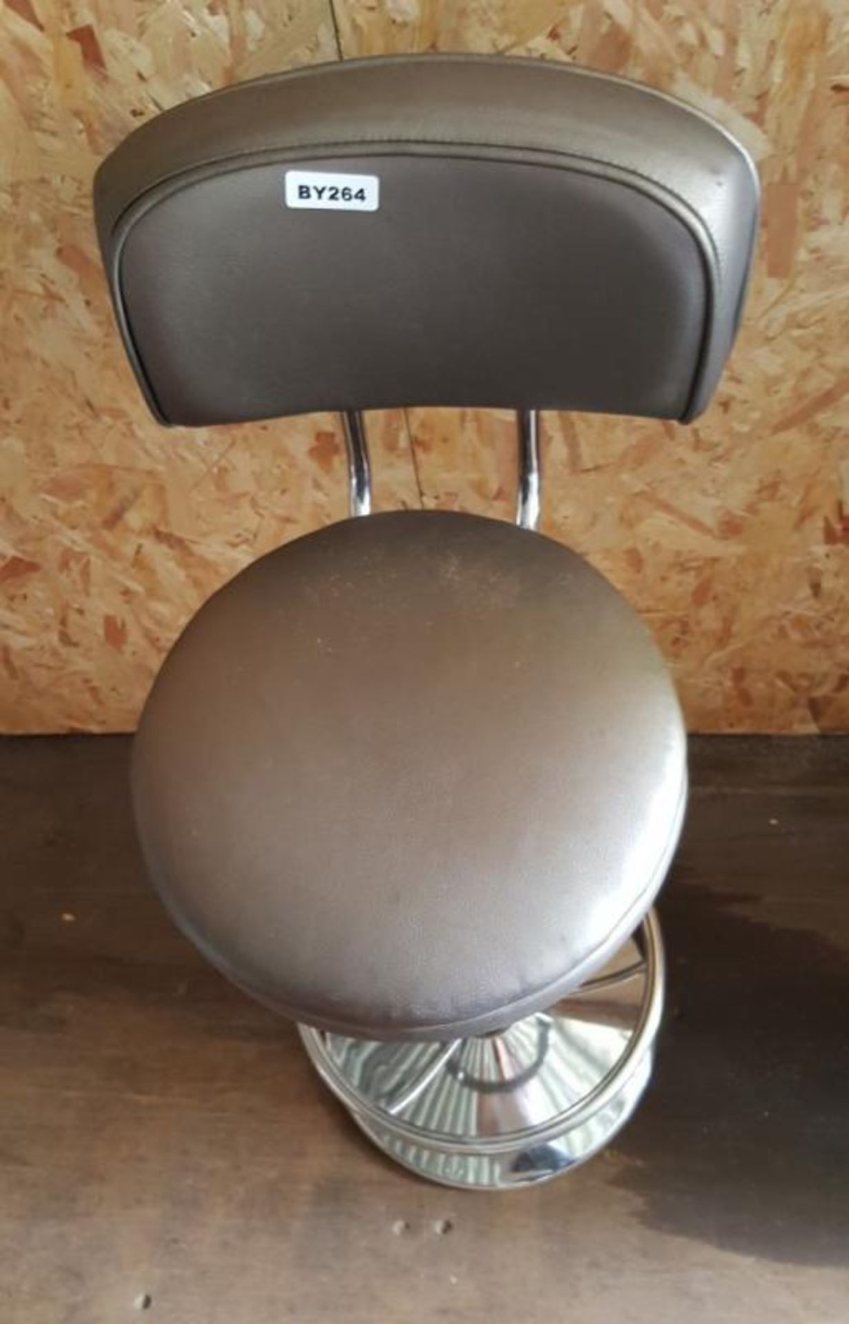 A Set Of 3 Bespoke Chrome Based Bar Stools With Dark Sliver Faux Leather Seat &amp; Back - Ref BY264 - Image 4 of 5