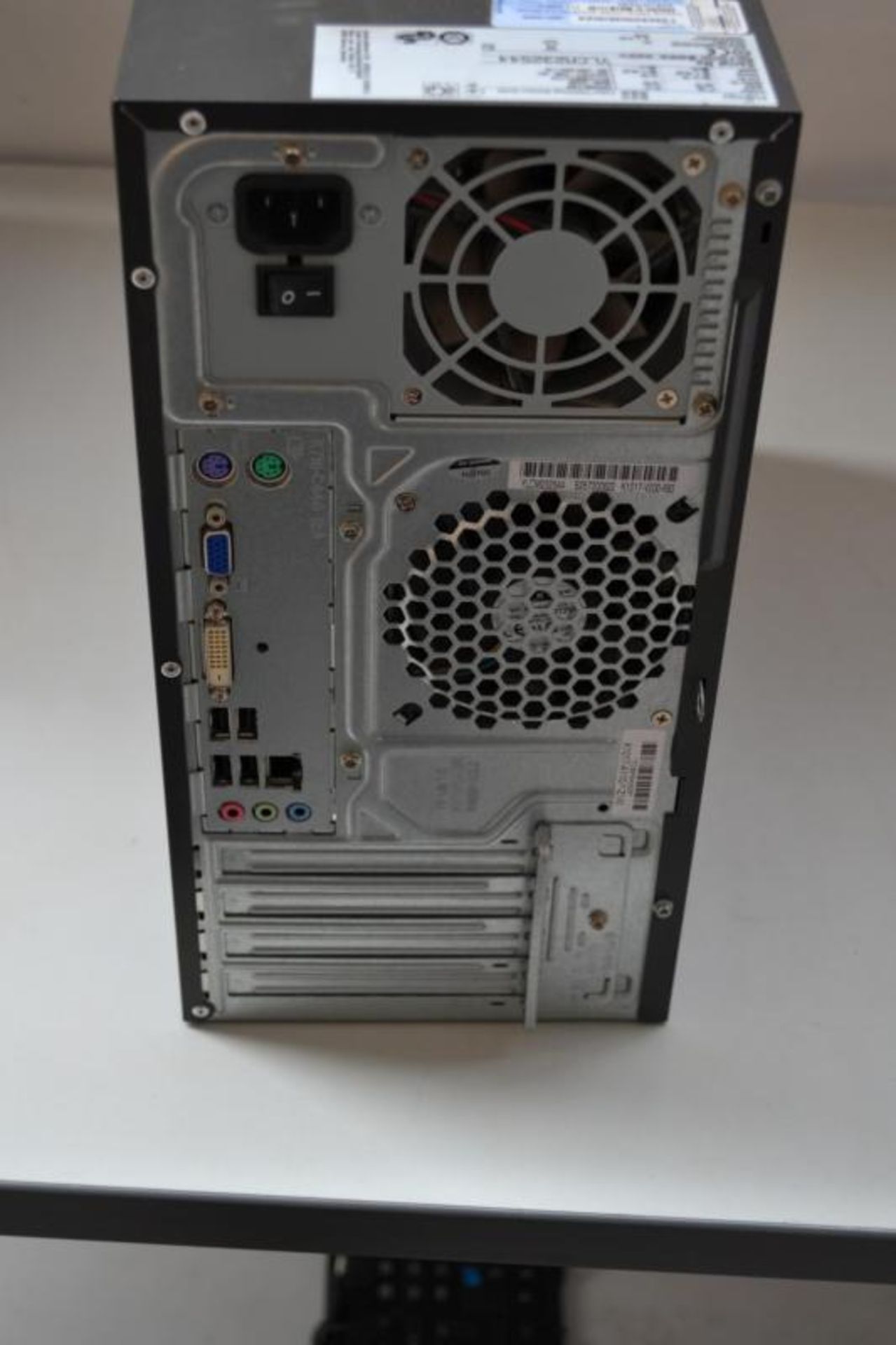 1 x FUJITSU ESPRIMO P400 DESKTOP COMPUTER INTEL PENTIUM 3.20 GHZ 4GB RAM Hard Drive Not included - R - Image 2 of 4
