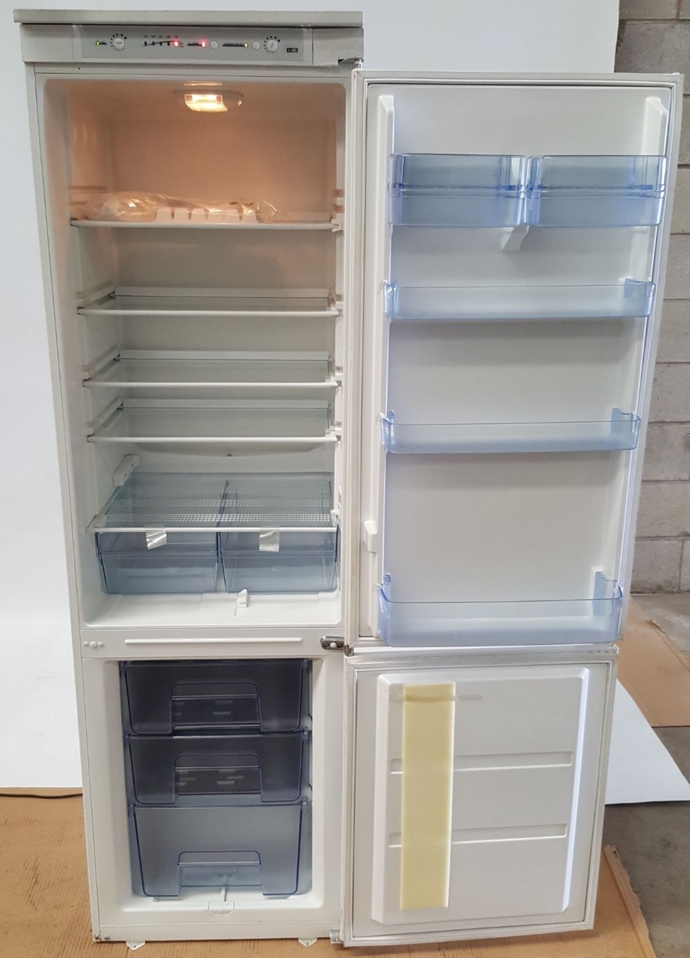 1 x Prima Integrated 70/30 Frost Free Fridge Freezer LPR472A1 - Ref BY152 - Image 2 of 7