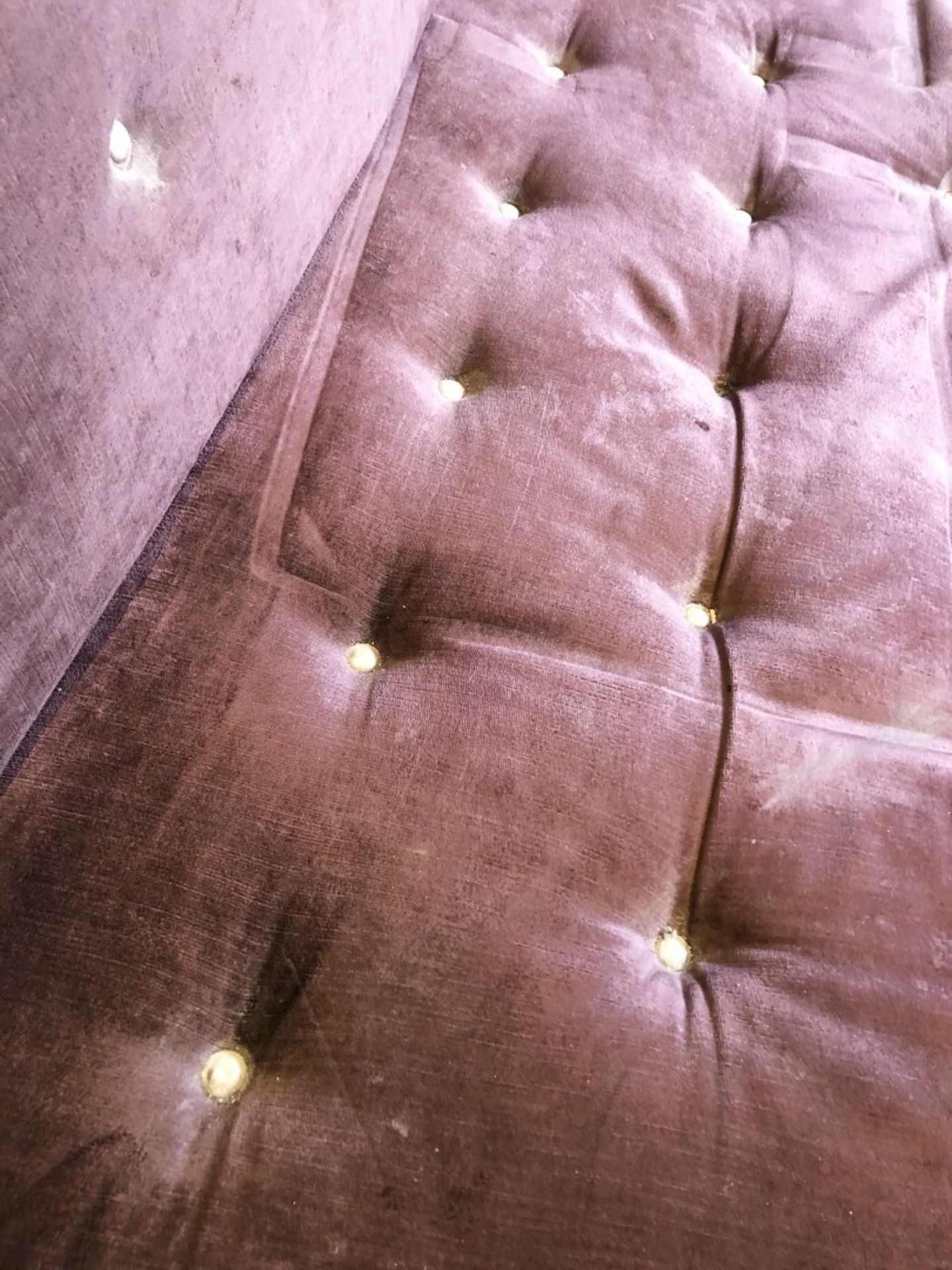 1 x Large Purple Velour Sofa - NC1070 - CL380 - Location: Altrincham WA14 - NO VAT - Image 3 of 4