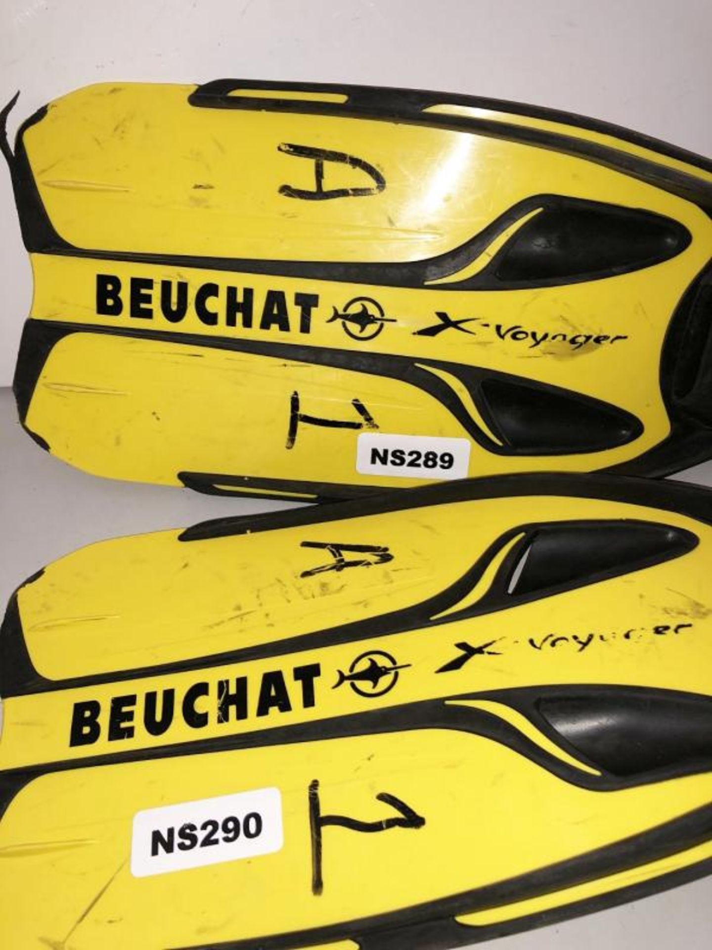 2 Pairs Of Beuchat Junior Fins - Ref: NS287, NS288, NS289, NS290 - CL349 - Altrincham WA14 - Image 6 of 7