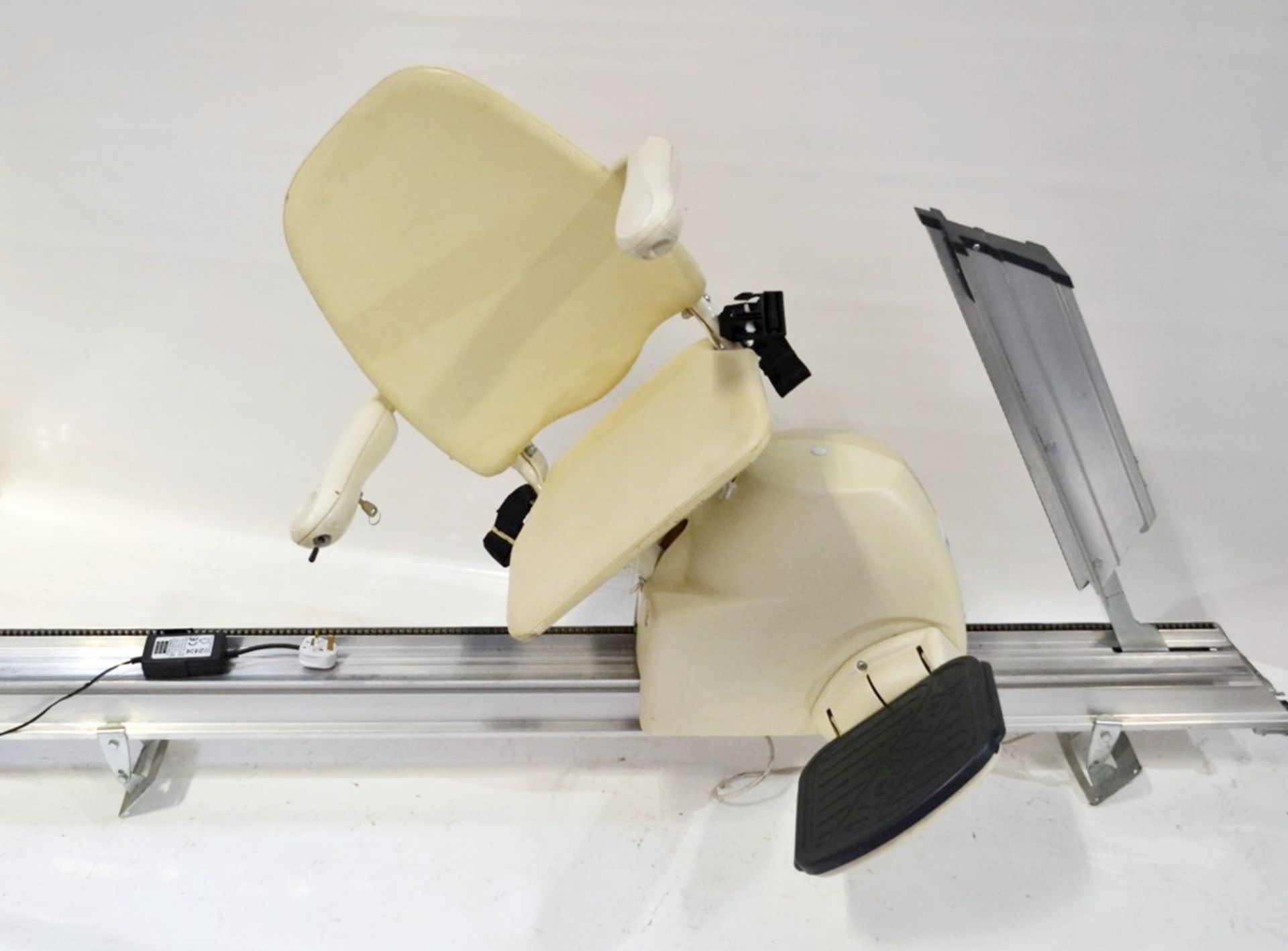 1 x Meditek D120 Deluxe Ascending Straight Stairlift With Powered Swivel Seat And Hinge Track - - Image 3 of 22