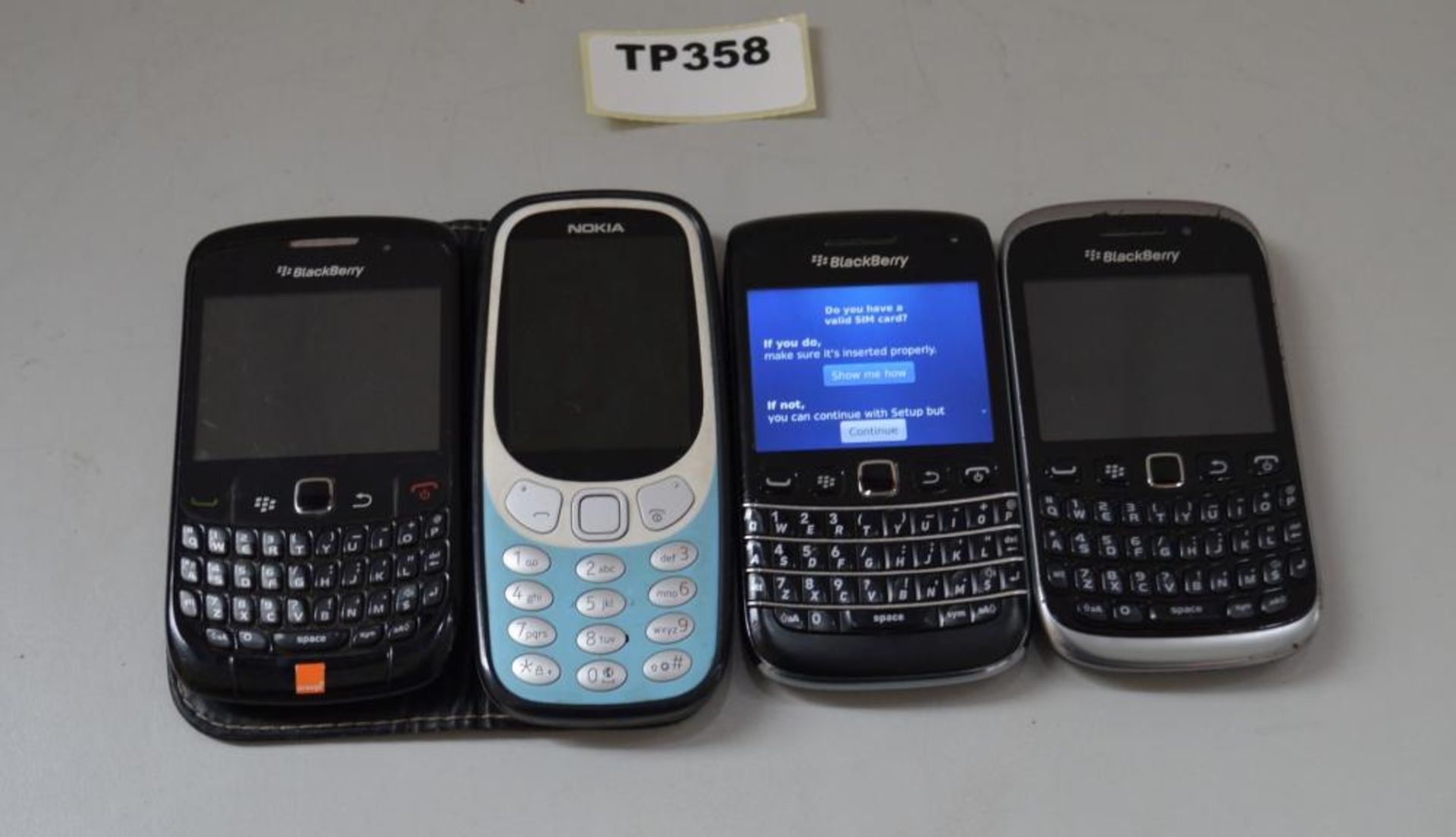 1 x Joblot Of 4 Smartphones (1 x Blackberry Bold 9790, 1 x Blackberry Curve 8520,1 x Blackberry Curv