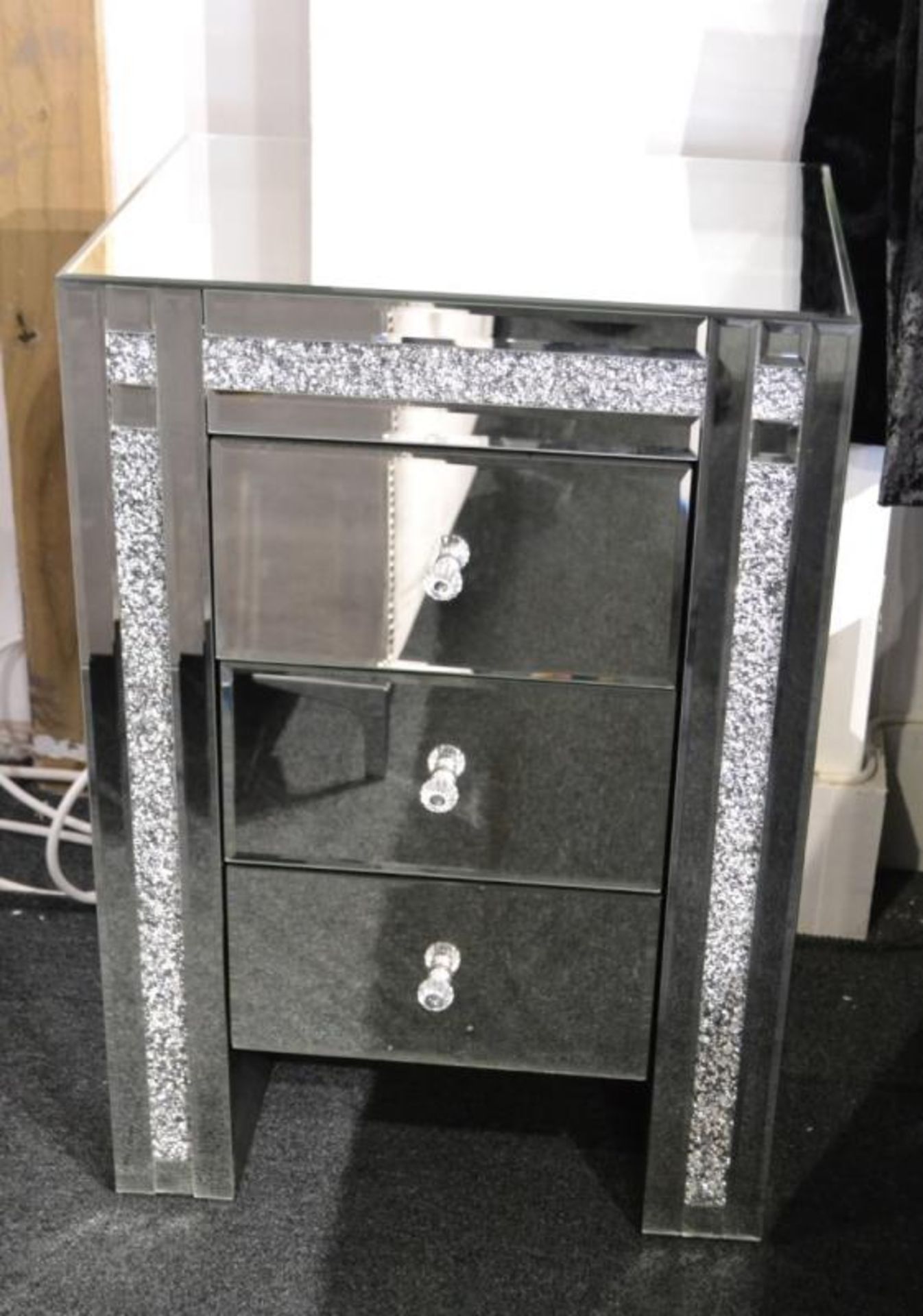 1 x Beautiful Mirrored Side Table With Crystal Encrusted Detail. A special piece that can go in any