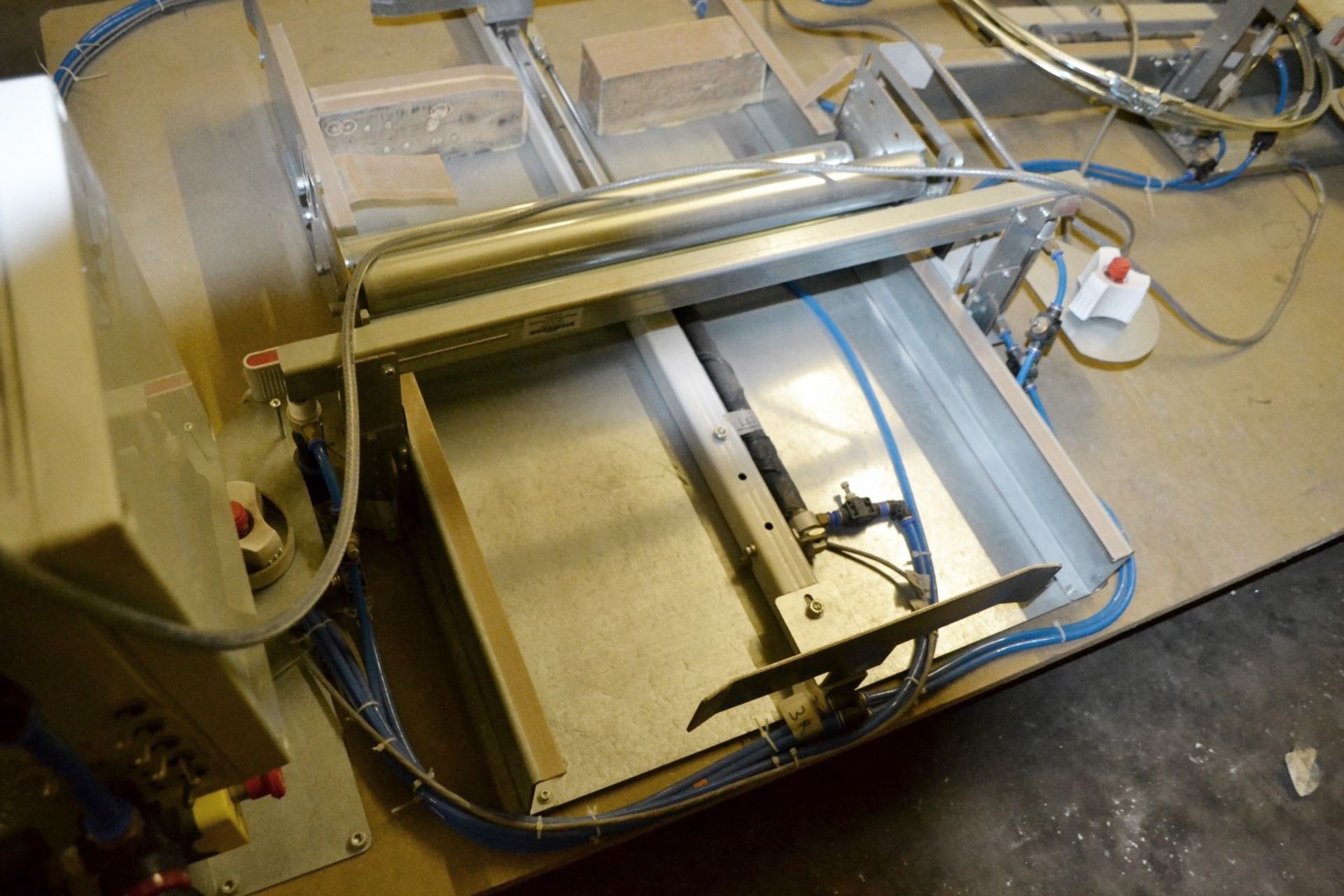 1 x Cardboard Tray Paper Machine (Q5019048) - Ref: QUAN 000035/000036 - CL388 - Location: Bolton BL1 - Image 7 of 15