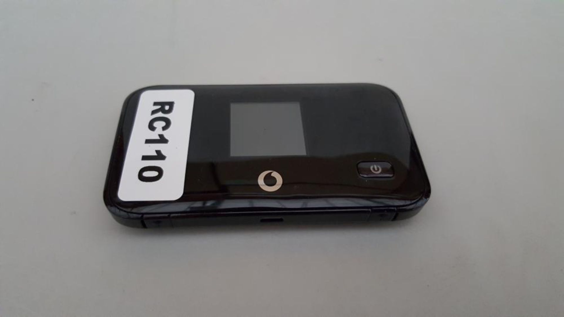 1 x VODAFONE R212 MOBILE WiFi HOTSPOT LTE 4G - Ref RC110 - CL011 - Location: Altrincham WA14 <br